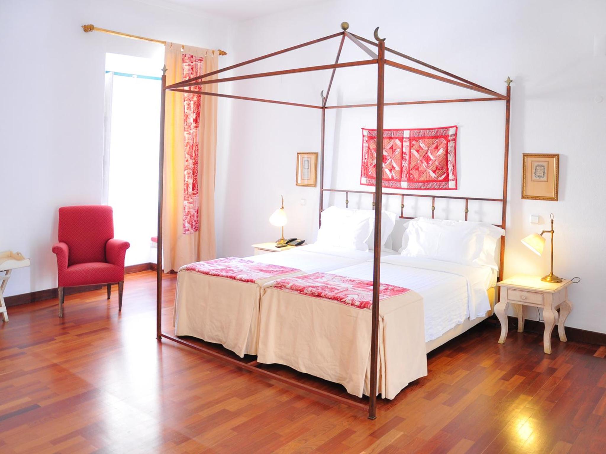 Two Connecting Double or Twin Rooms - Photo 1