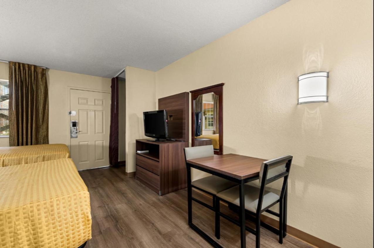 Double Room with Two Double Beds - Non-Smoking photo 1