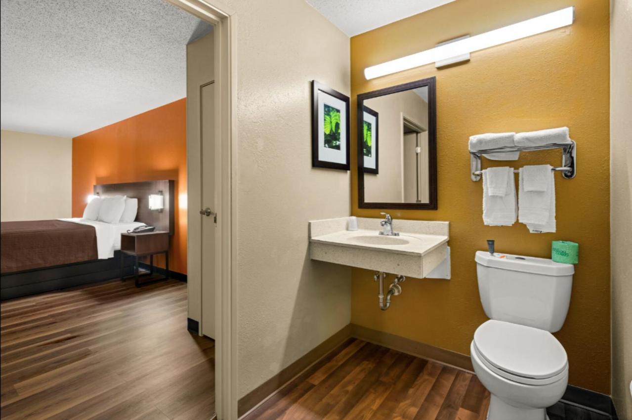 Efficiency King Room - Mobility Access photo 1