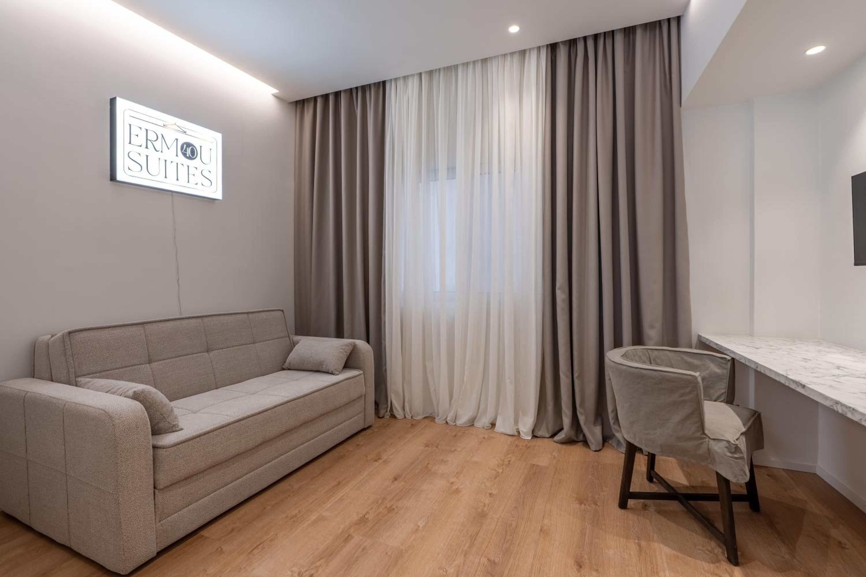 Deluxe Family Suite photo 3
