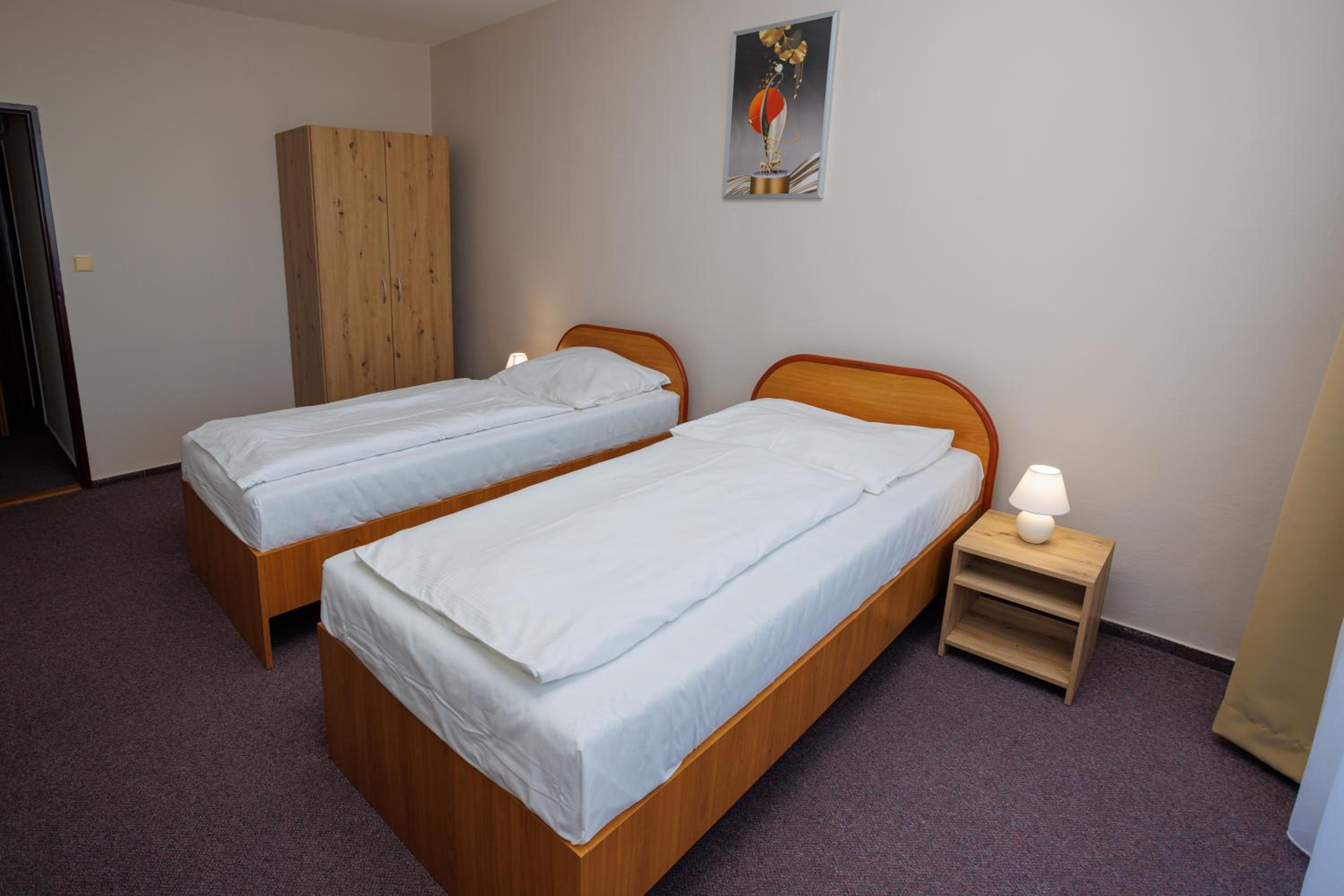 Economy Twin Room photo 3