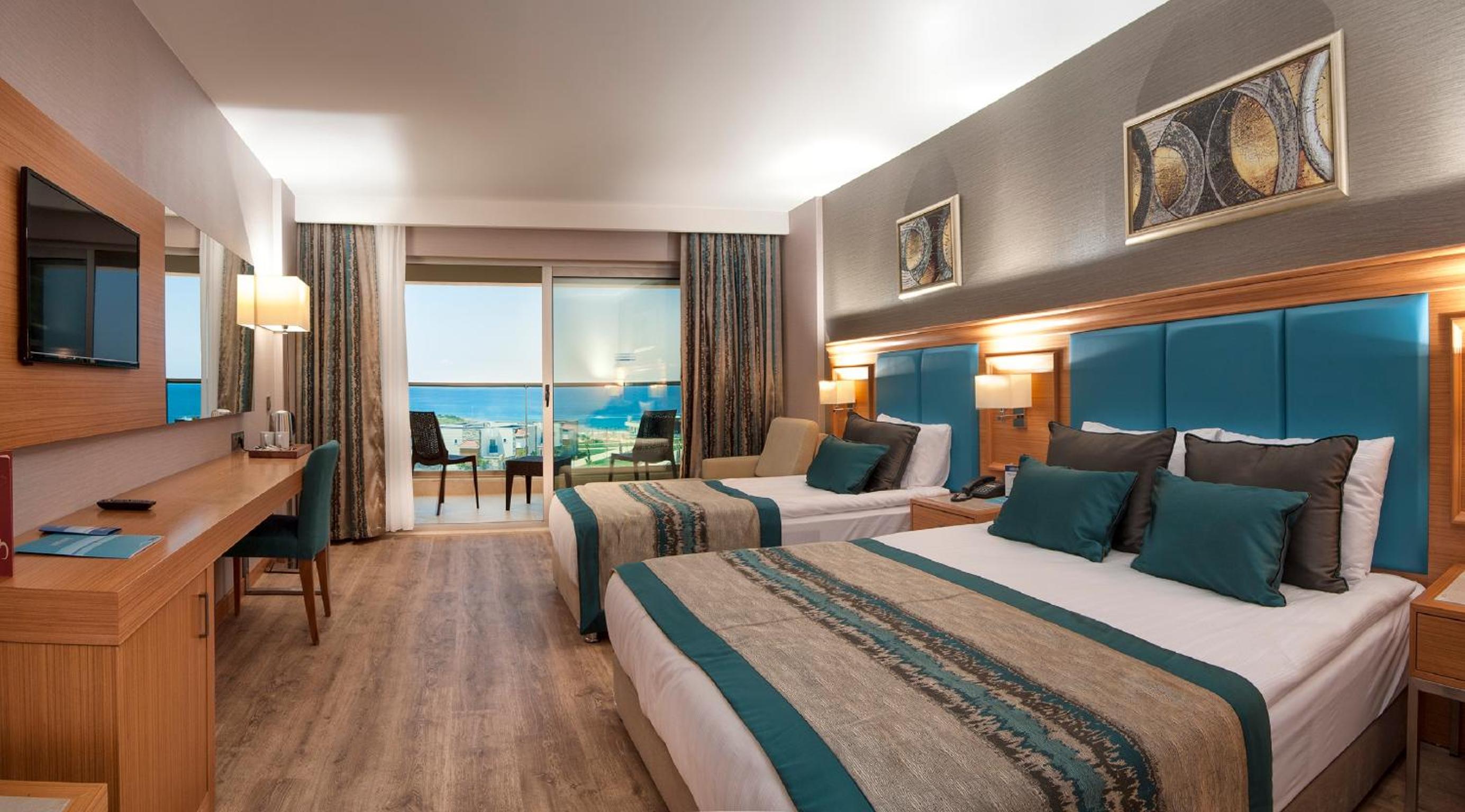Deluxe Room with Sea View photo 2
