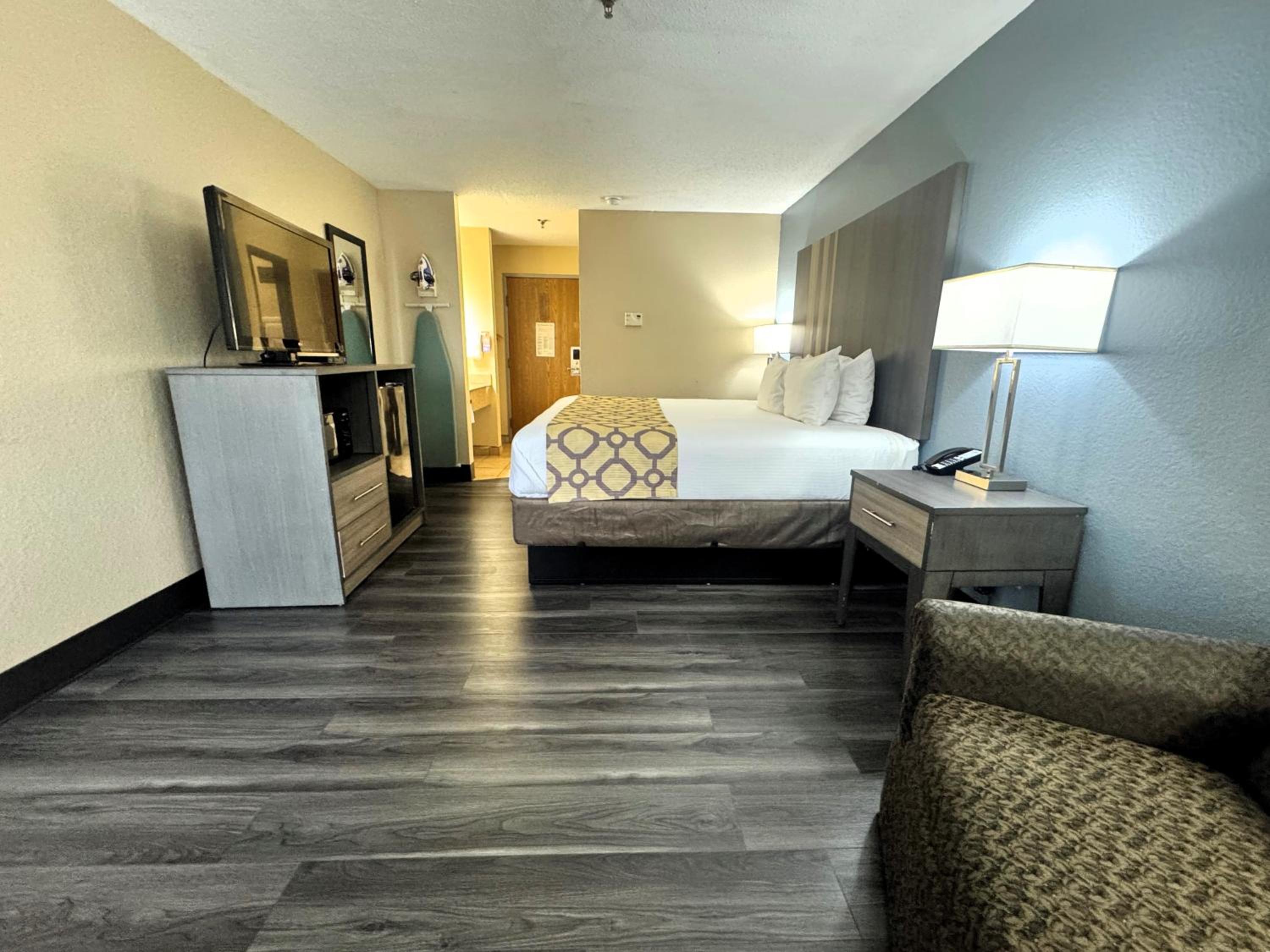 King Room - Pet Friendly/Non-Smoking - Photo 2