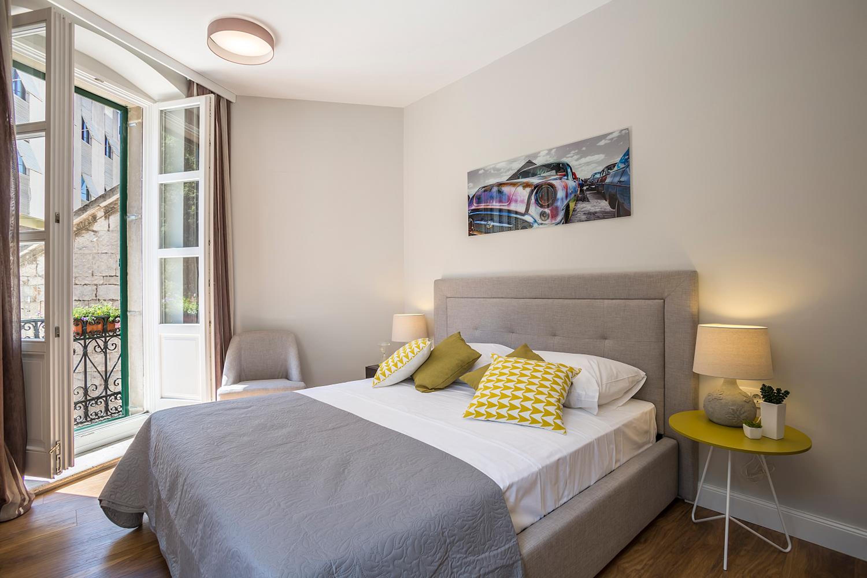 Deluxe Double Room with Balcony - Photo 5