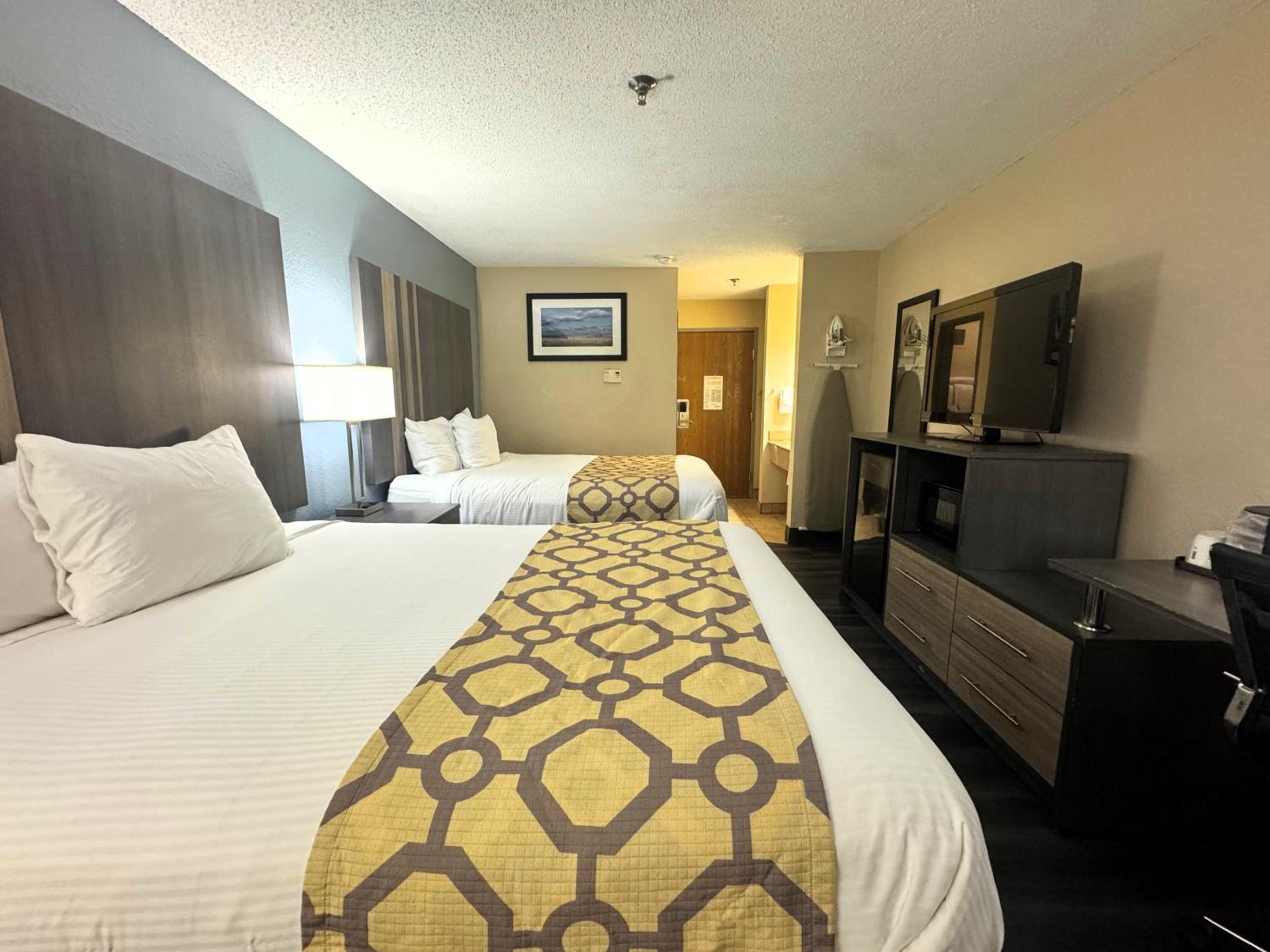 Queen Room with Two Queen Beds - Pet Friendly/Non-Smoking - Photo 1