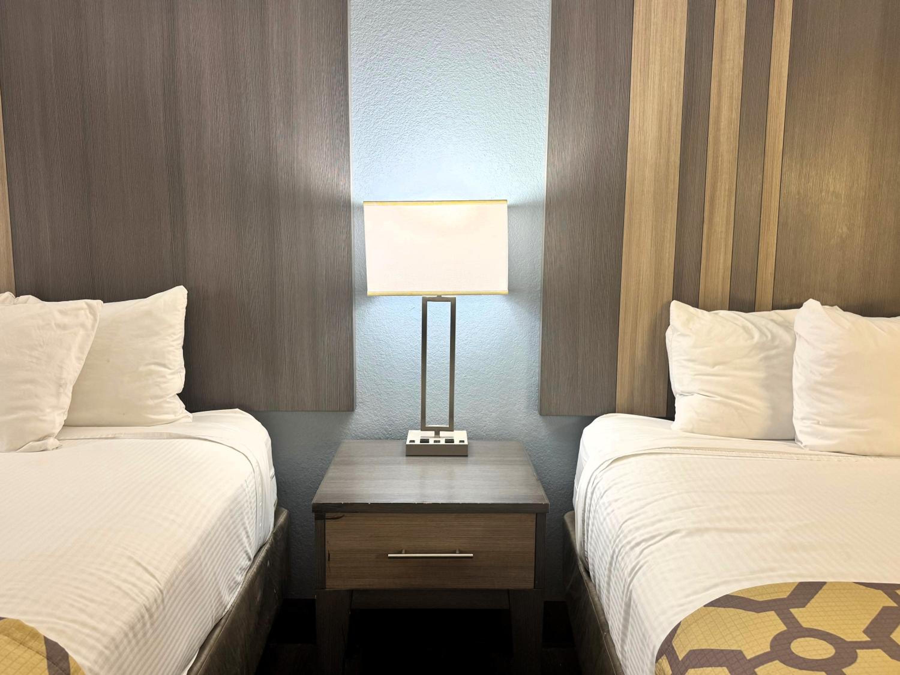 Queen Room with Two Queen Beds - Pet Friendly/Non-Smoking - Photo 3