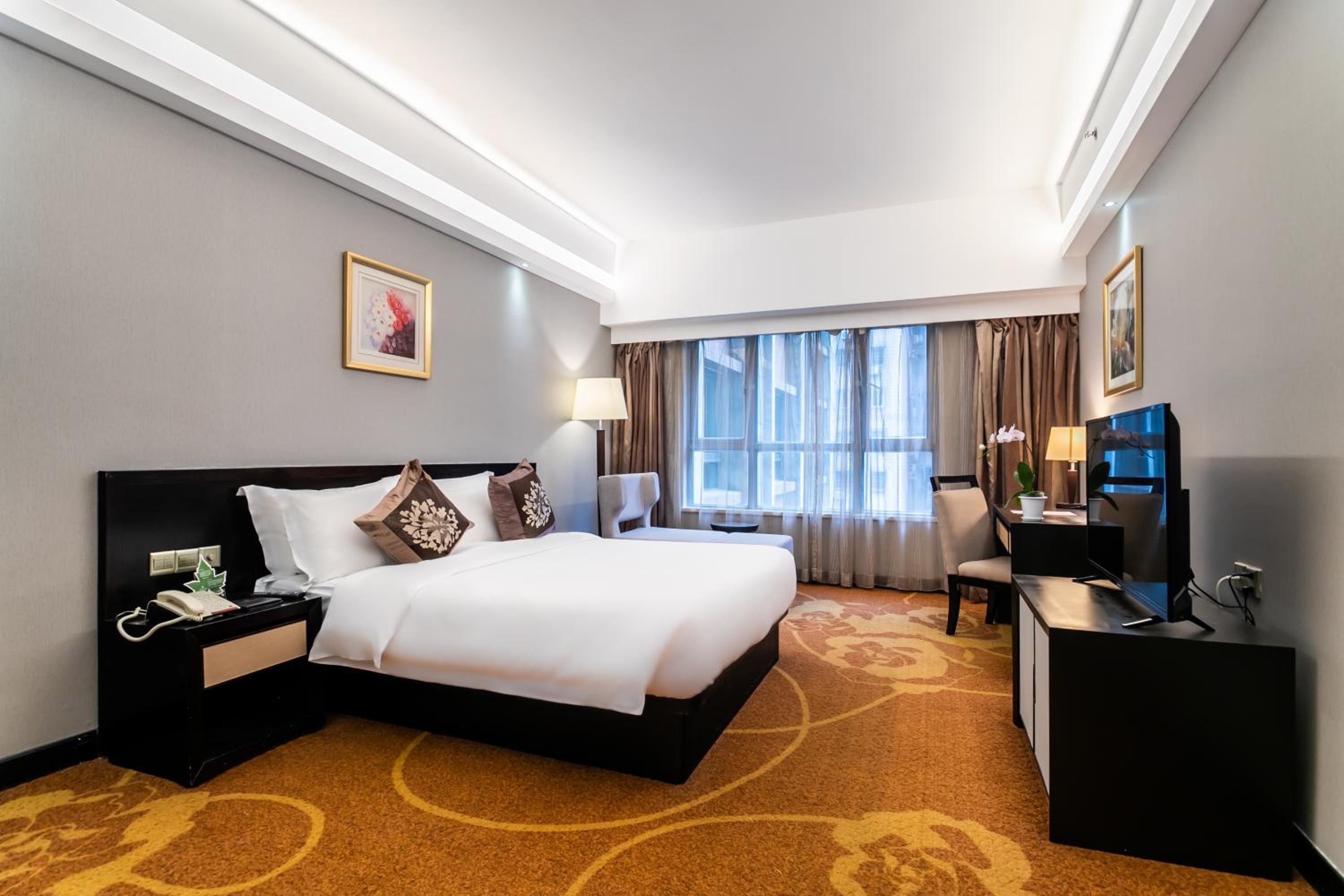 Business Queen Room