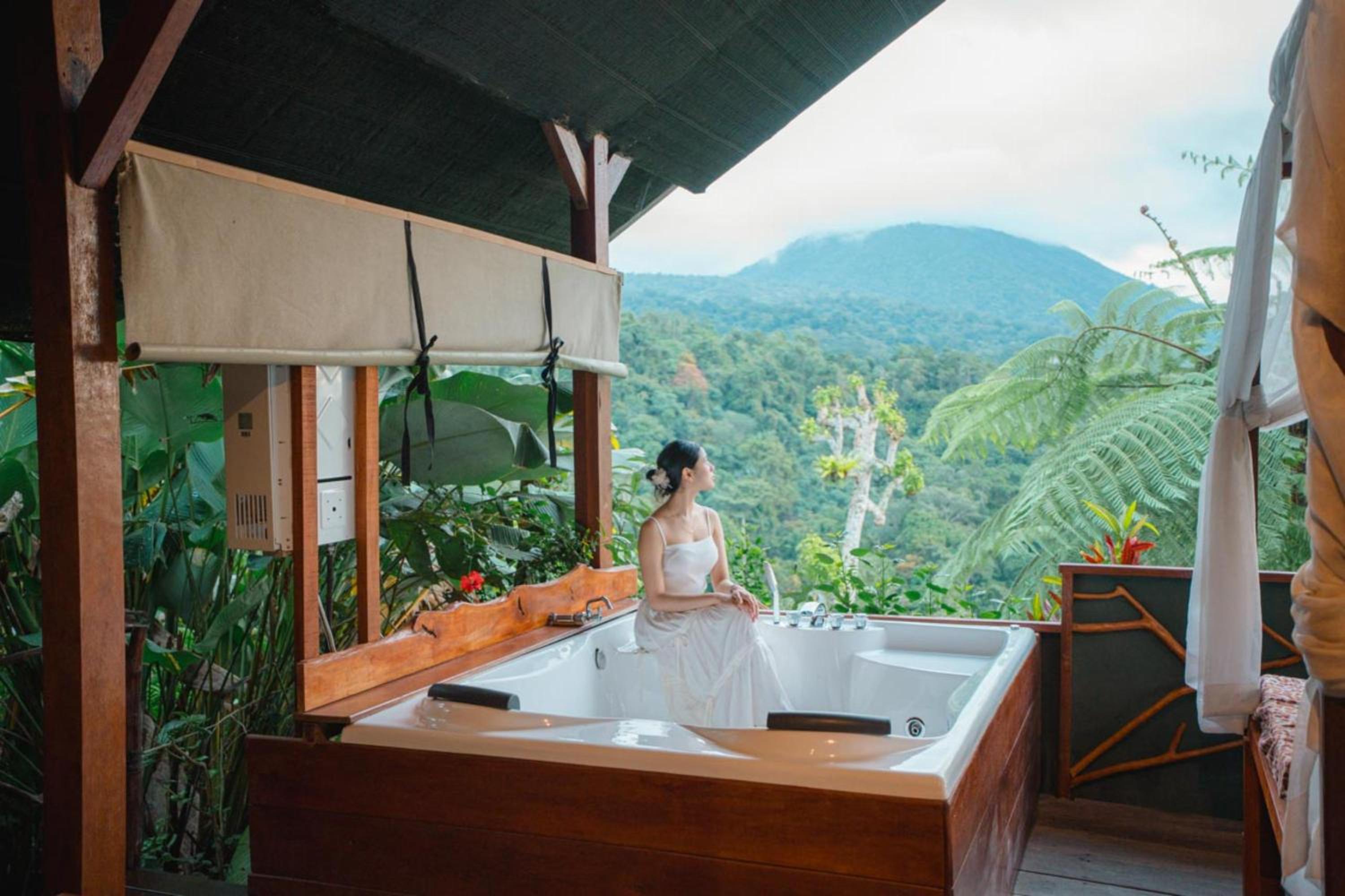 Grand Jacuzzi Tent - Photo 1