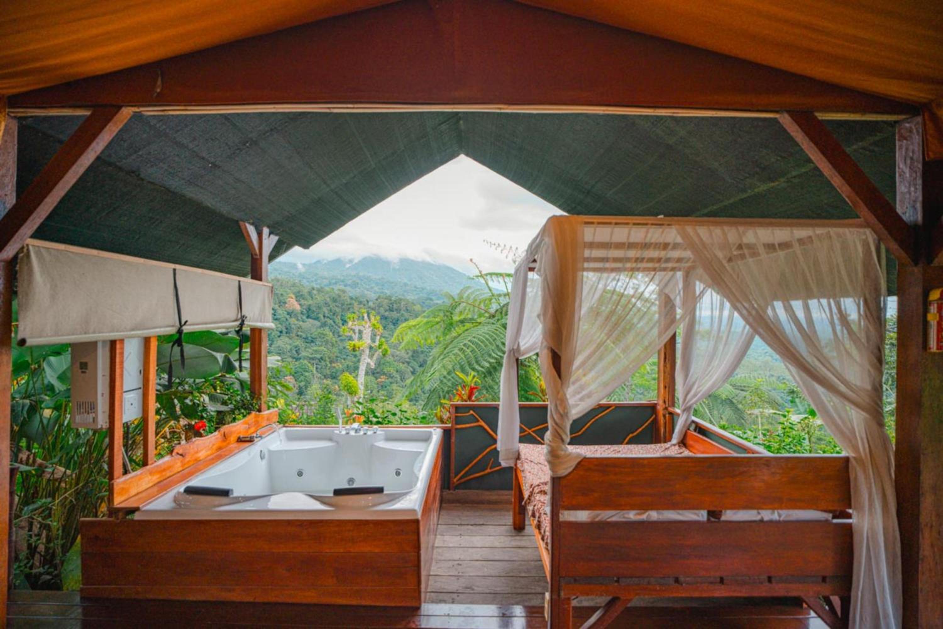 Grand Jacuzzi Tent - Photo 2