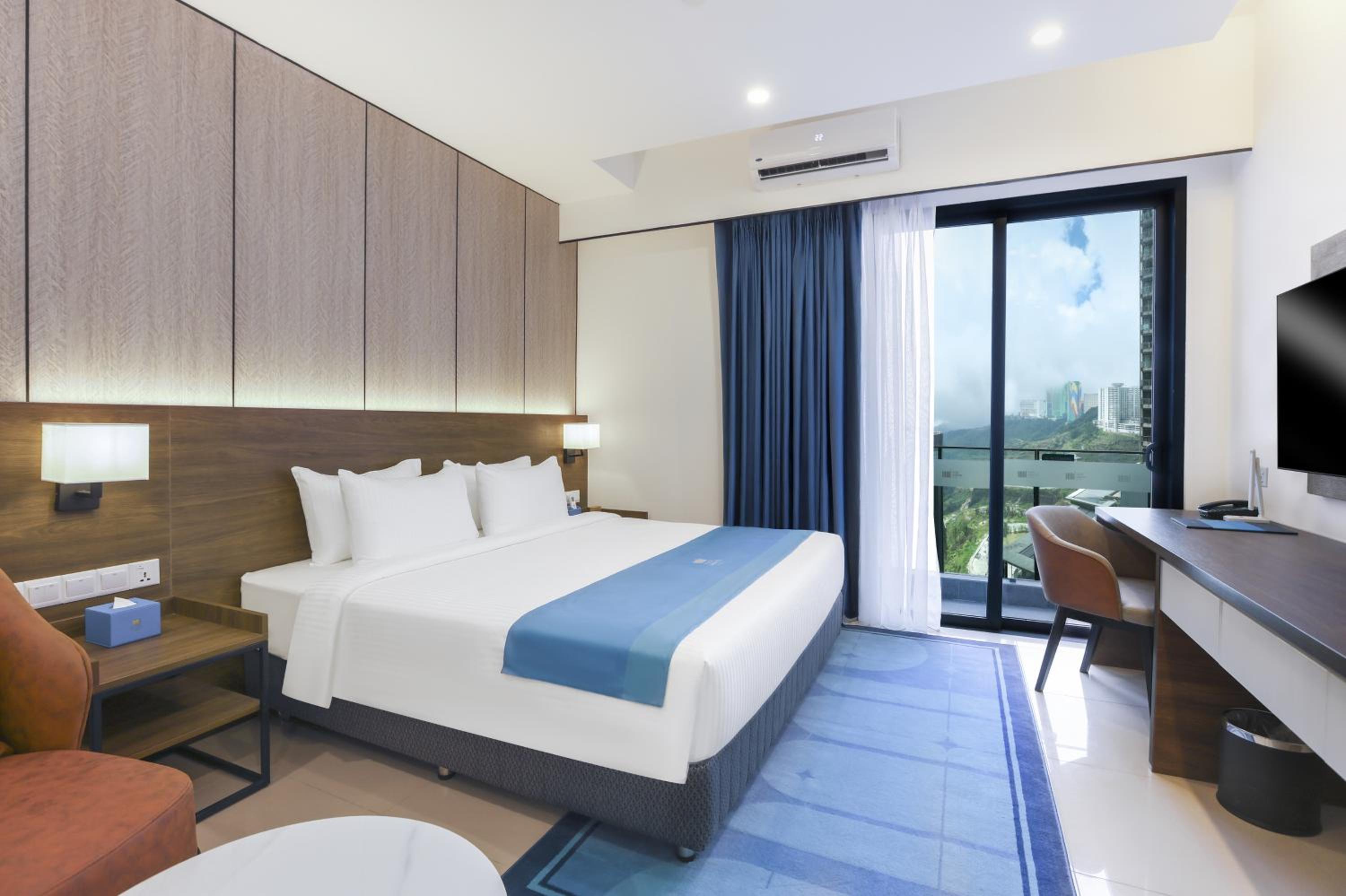 Grand Deluxe King Room