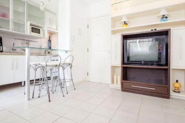 One-Bedroom Apartment - Photo 2