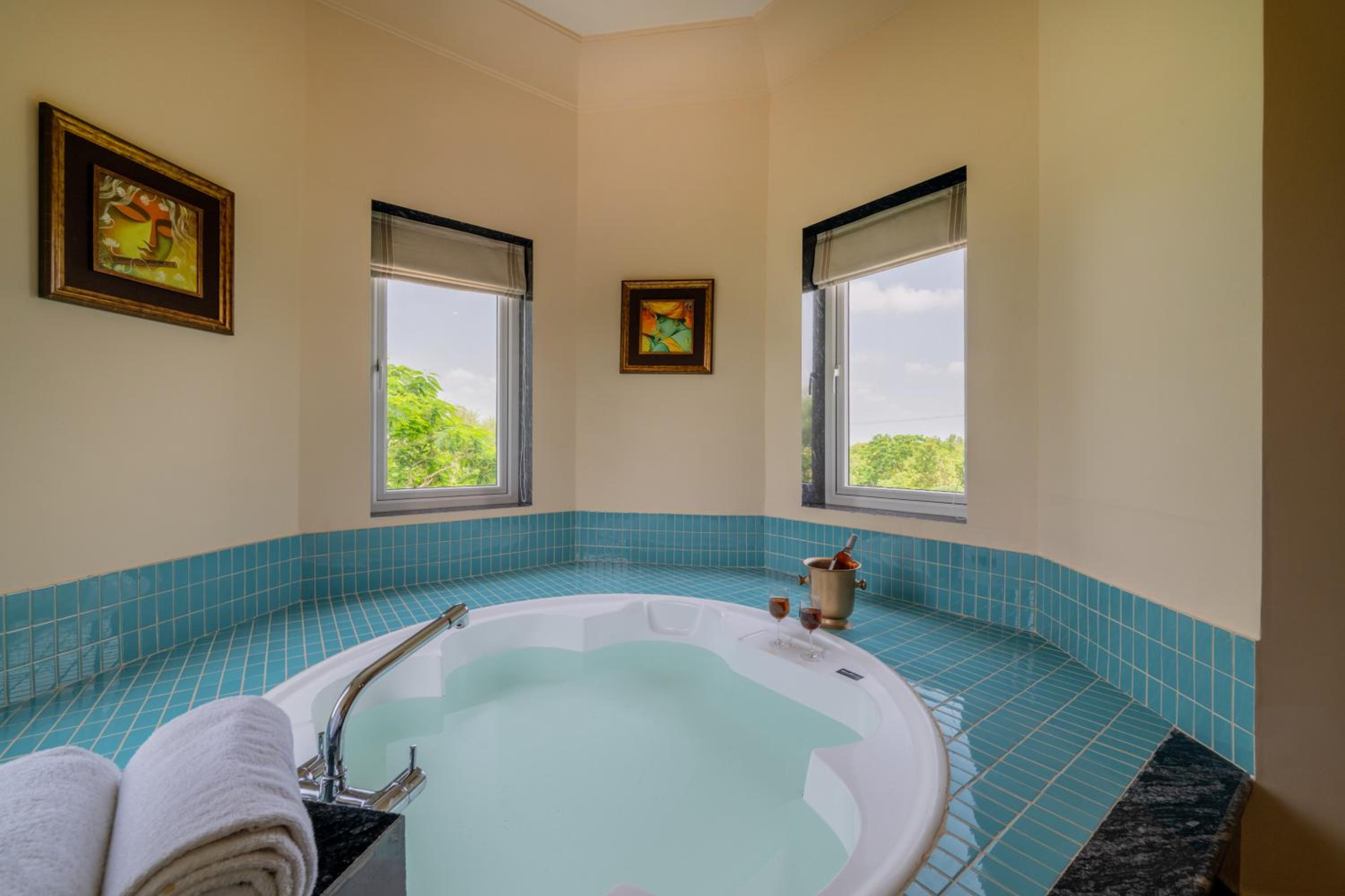 Deluxe Double Room with Bath photo 3