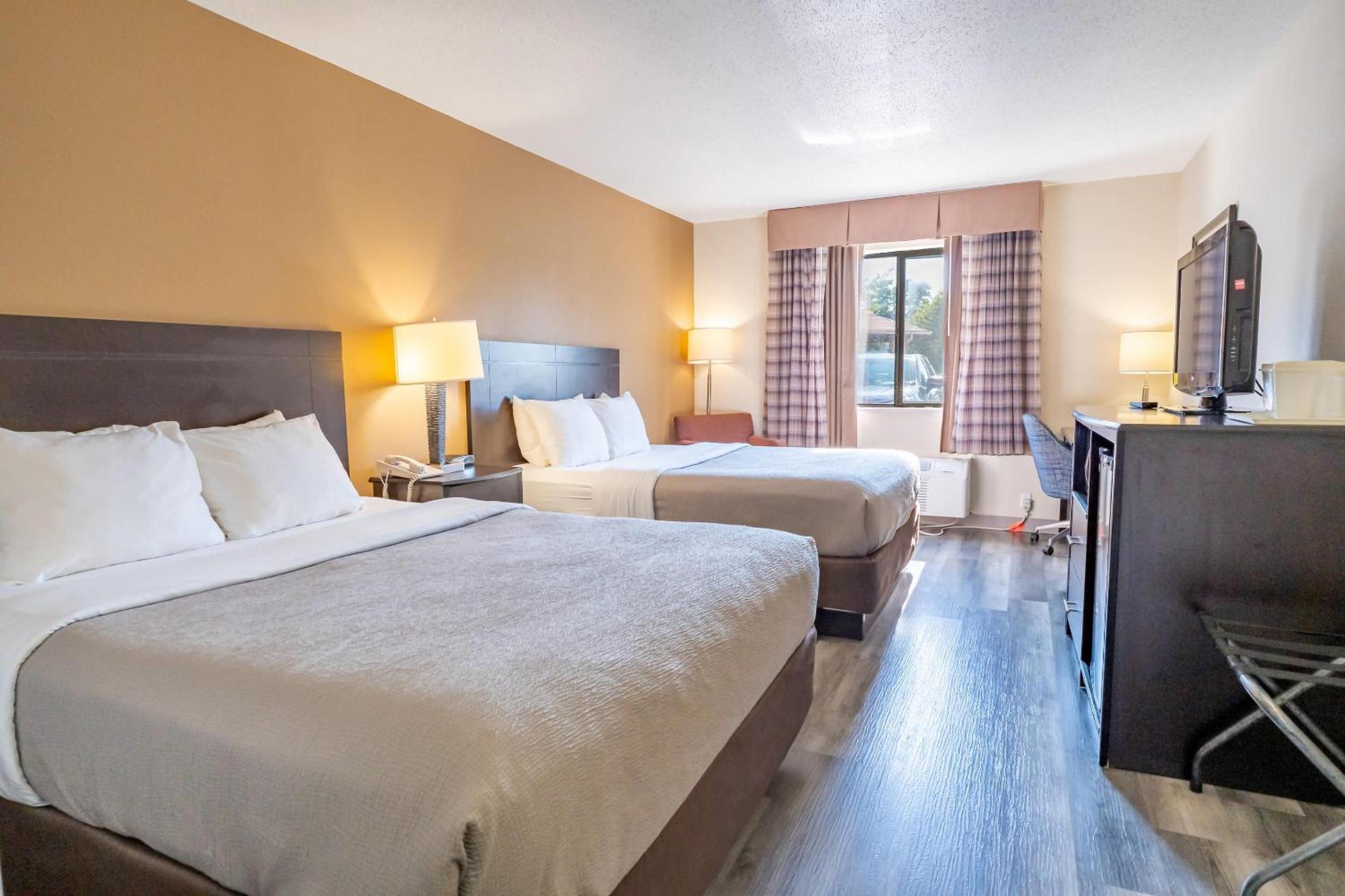 Queen Room with Two Queen Beds - Non-Smoking - Photo 1