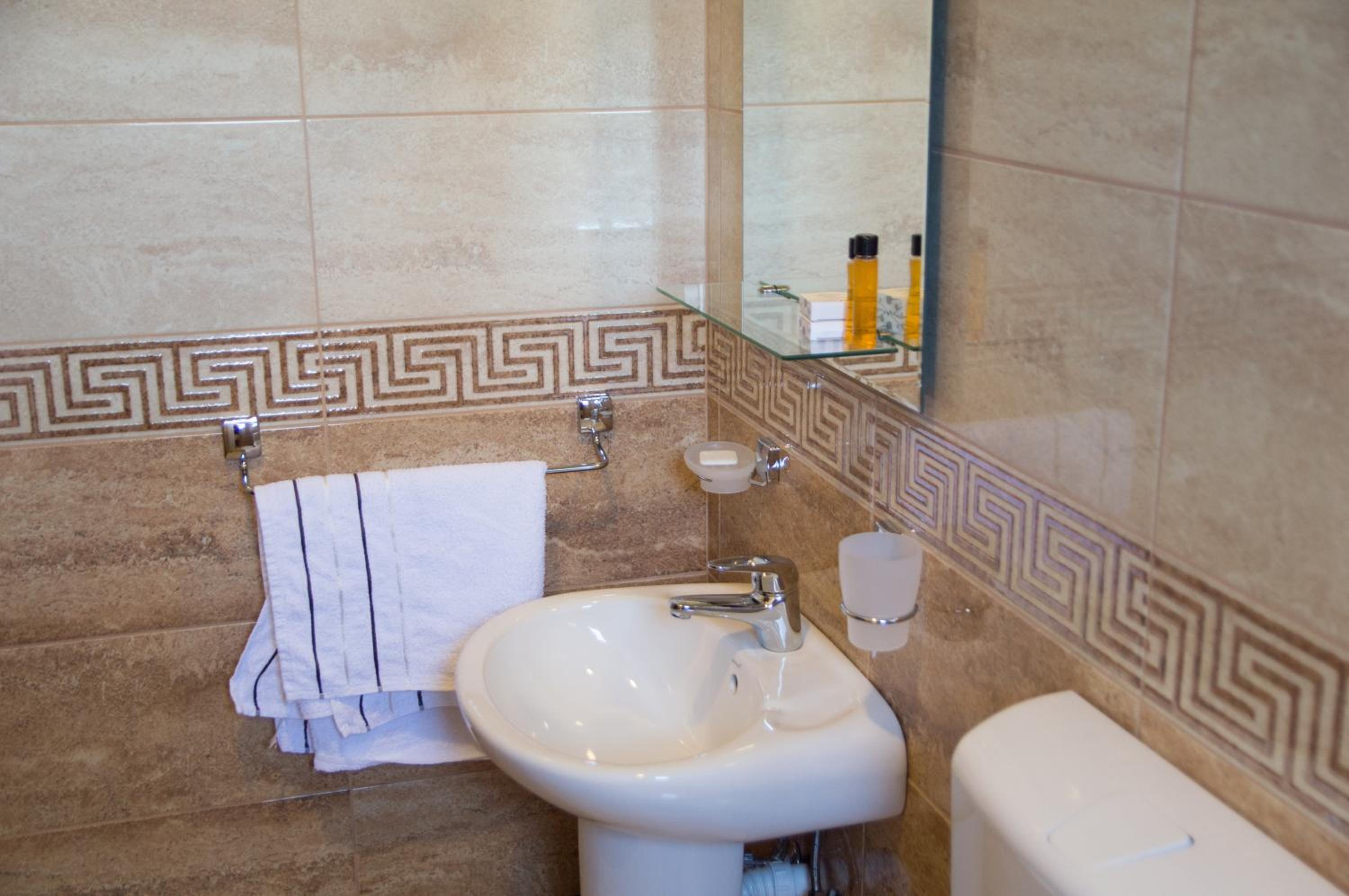 Queen Room with Pool View