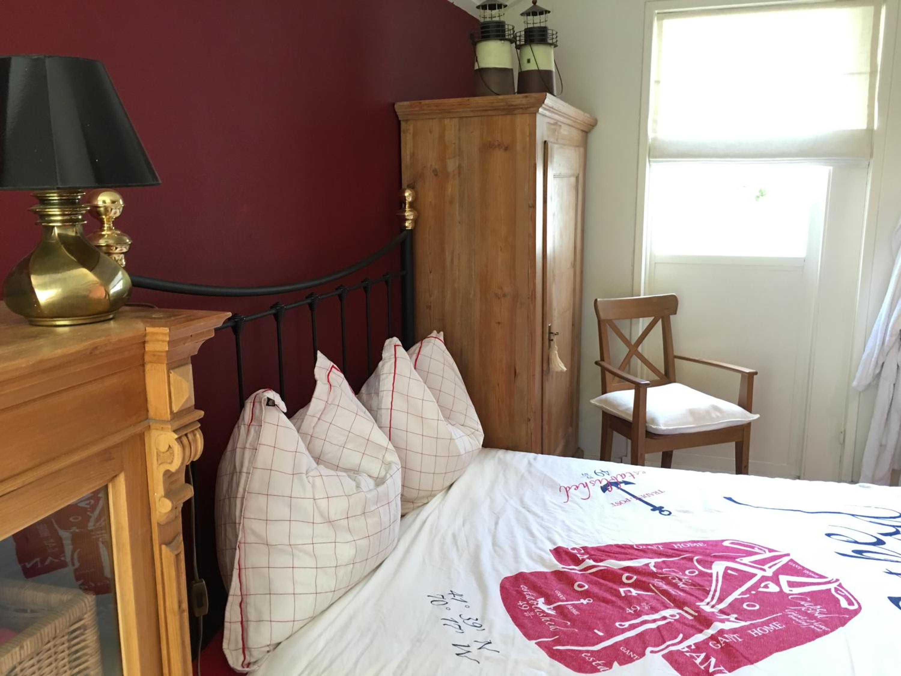 Three-Bedroom House - Photo 3