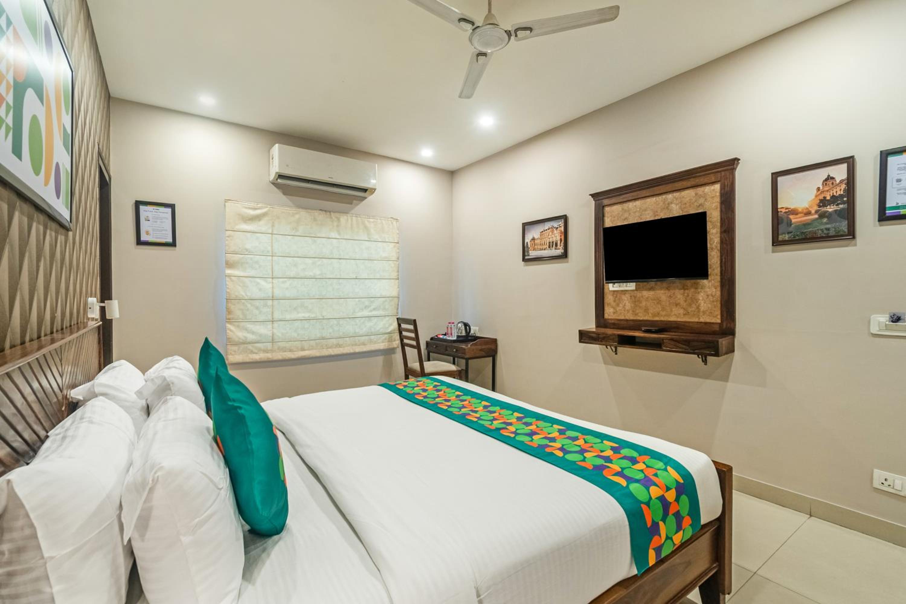 Deluxe Room - Photo 6