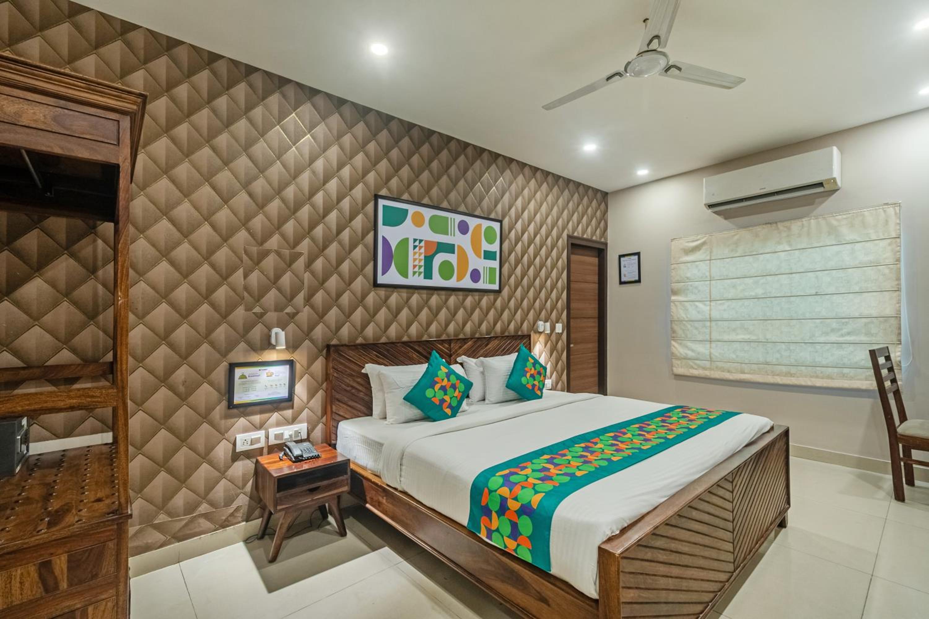 Deluxe Room - Photo 1