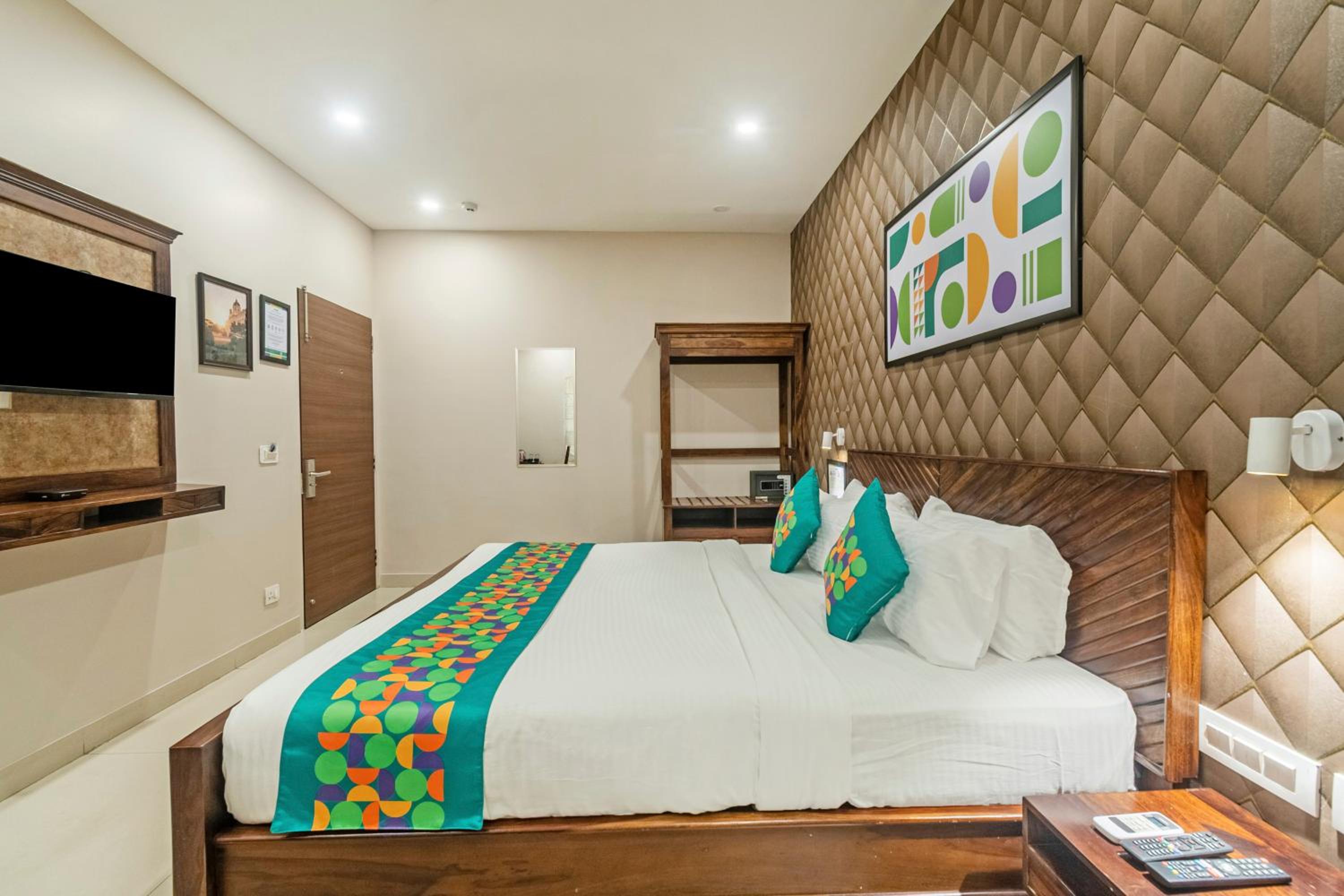 Deluxe Room - Photo 2