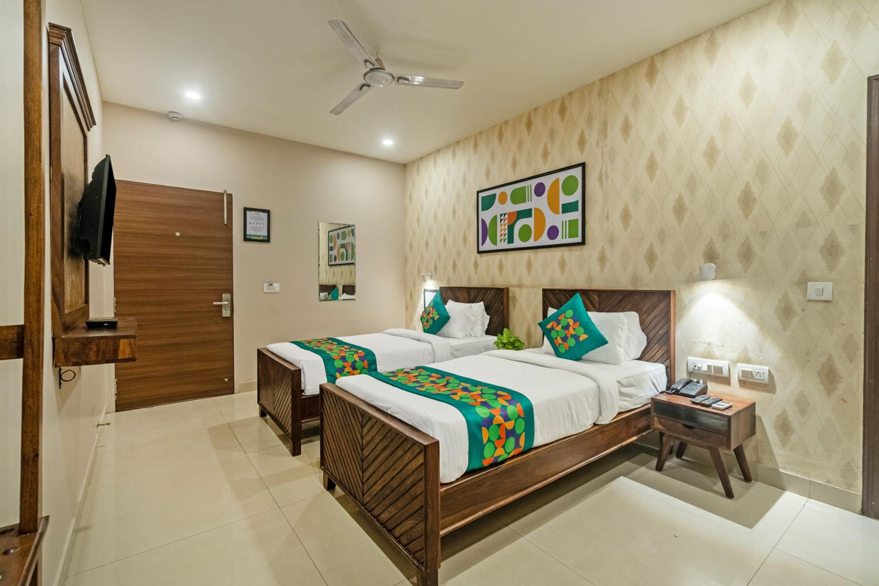 Deluxe Room - Photo 10