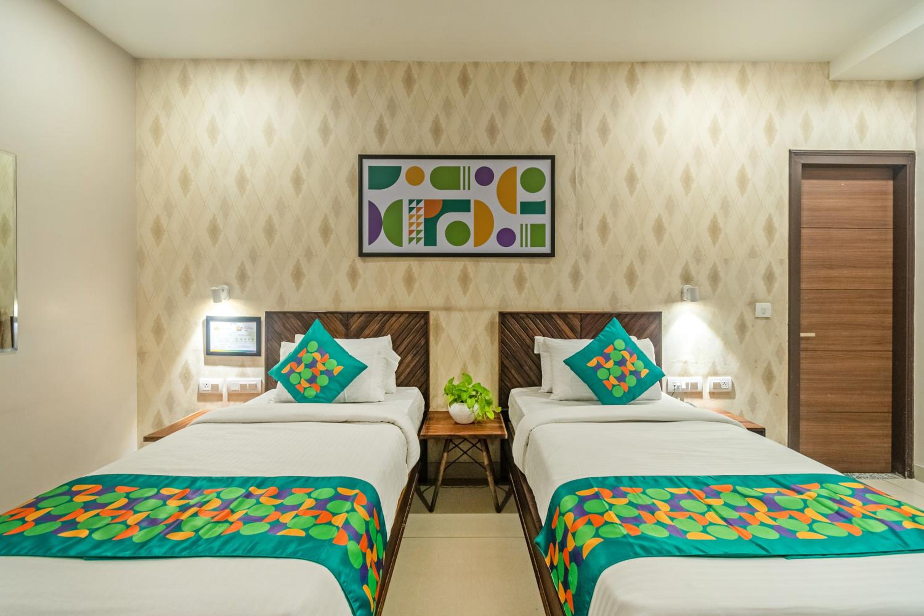 Deluxe Room - Photo 7