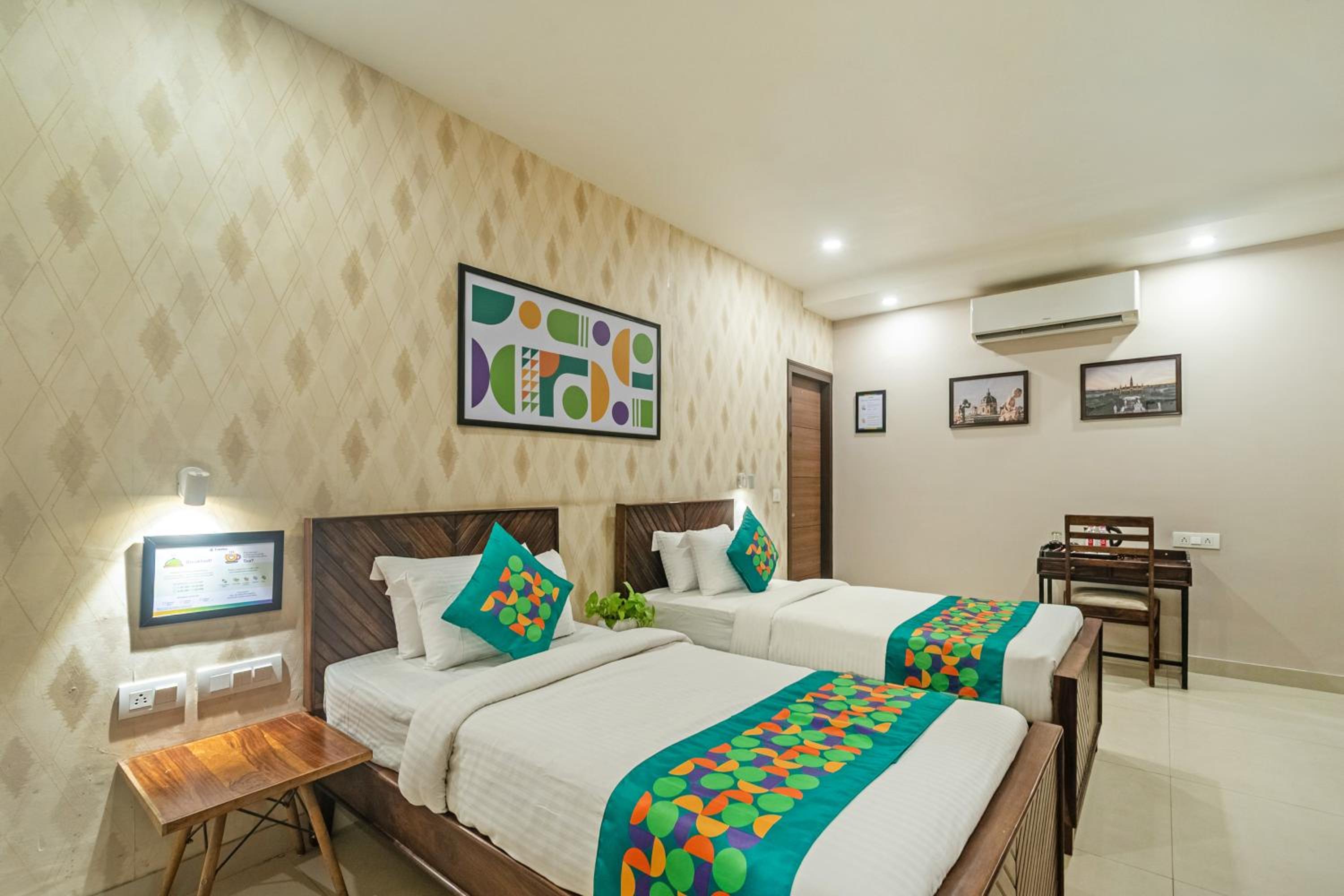 Deluxe Room - Photo 8