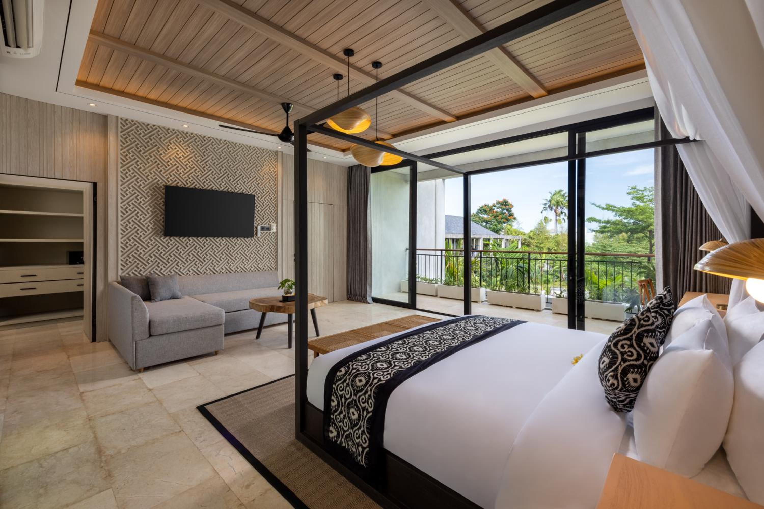 Three-Bedroom Villa photo 2