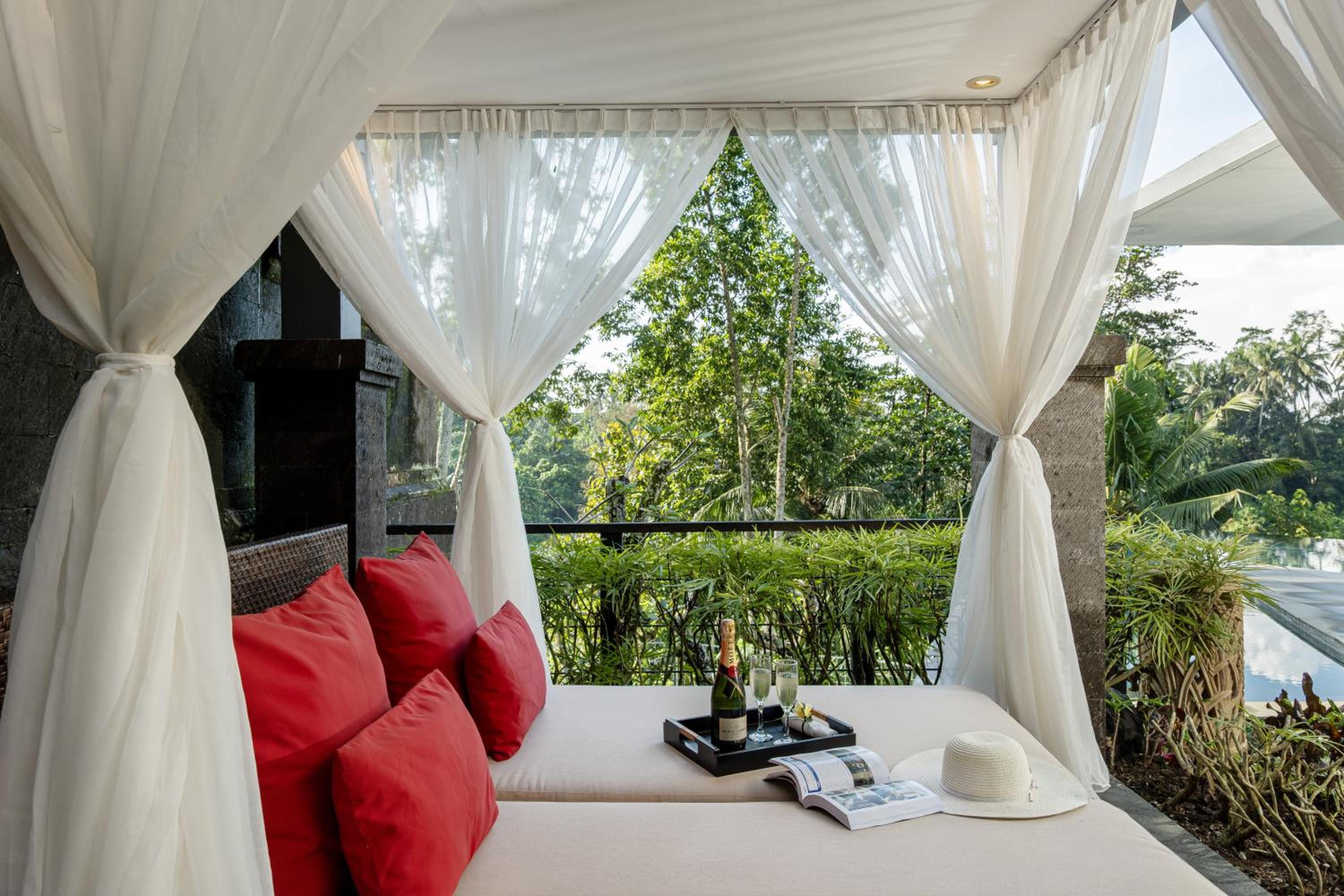 Three-Bedroom Villa with Afternoon Tea thumbnail 5