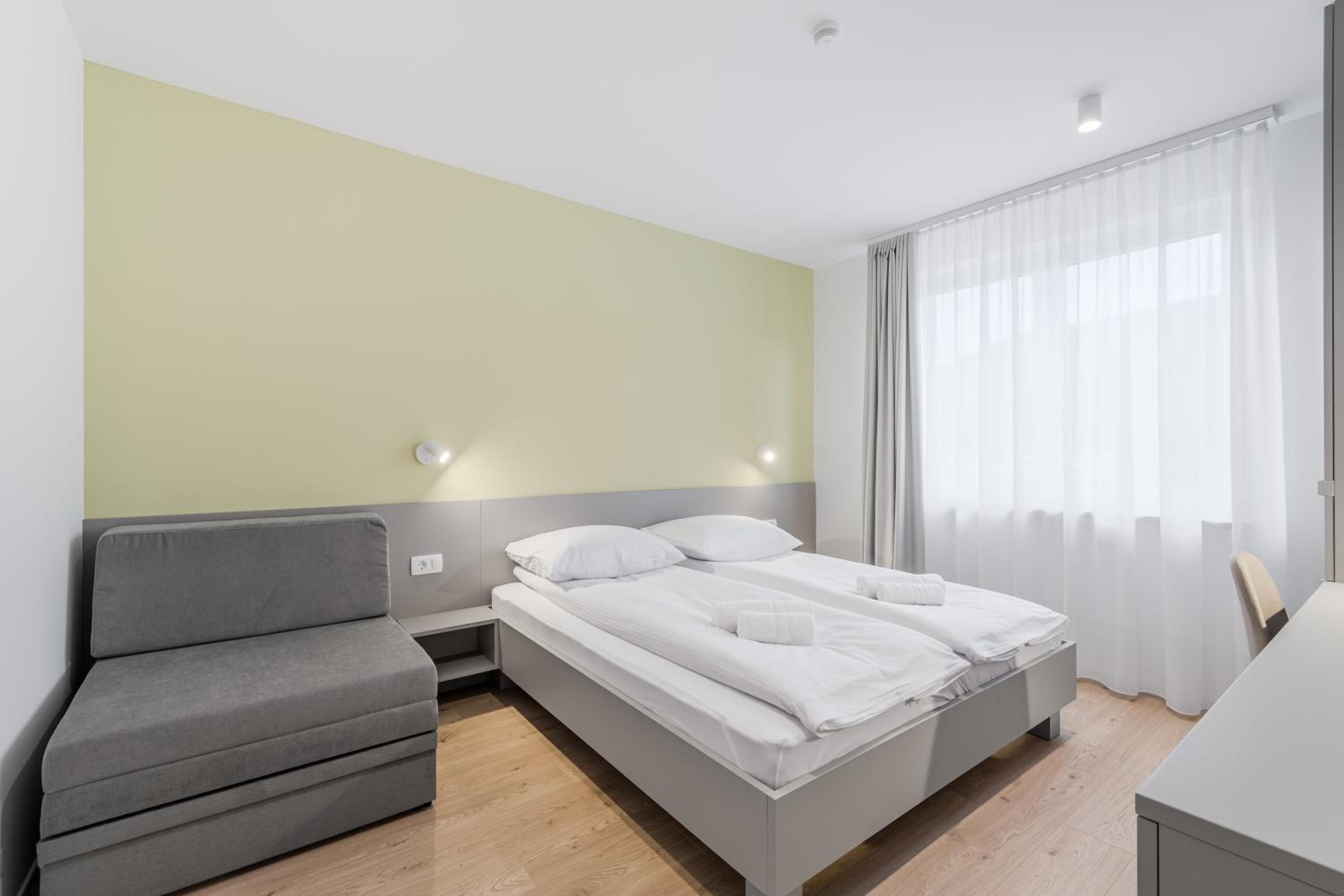 Economy Triple Room with Shared Bathroom photo 1