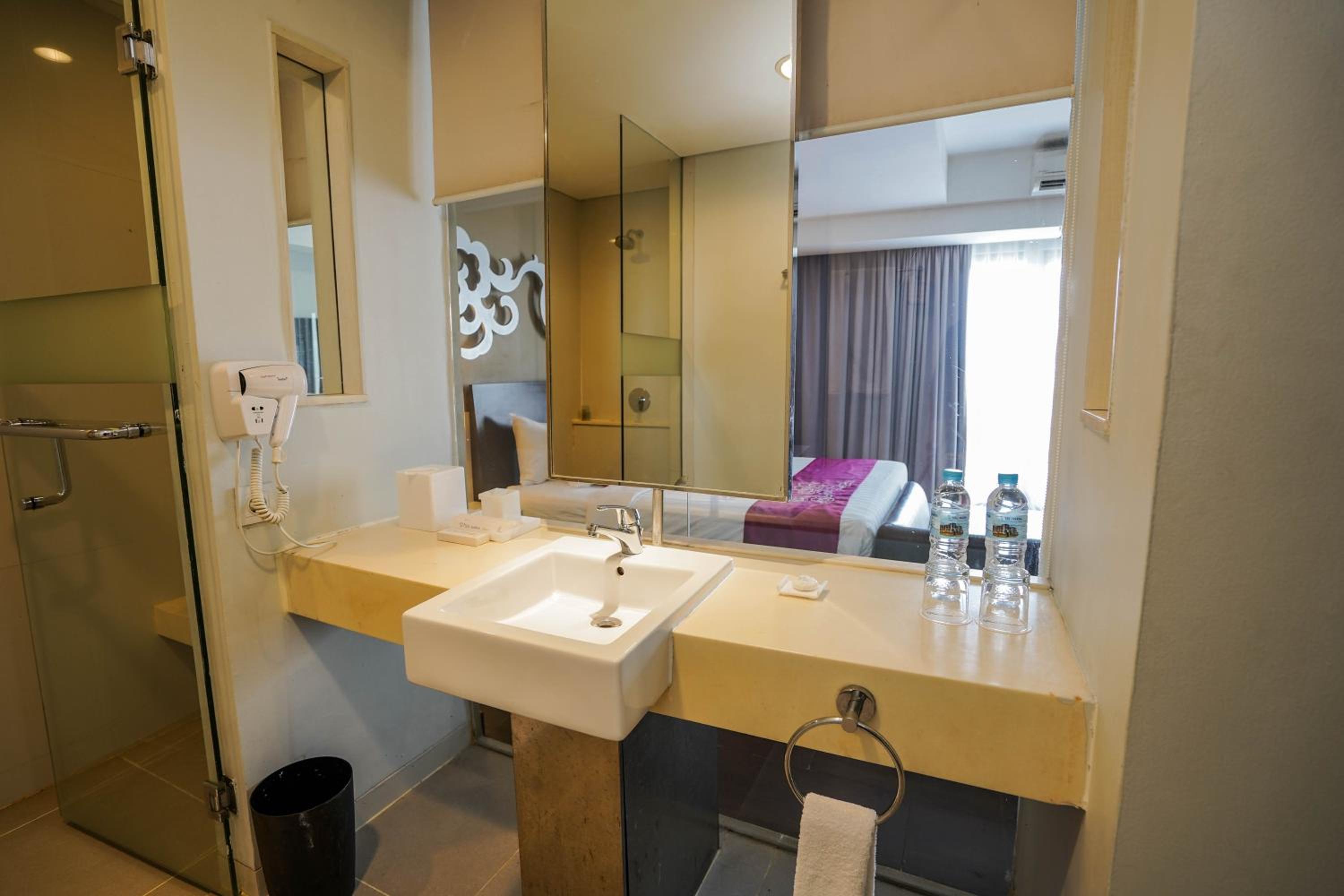 Junior Suite (2 Adults + 1 Child) - Photo 2