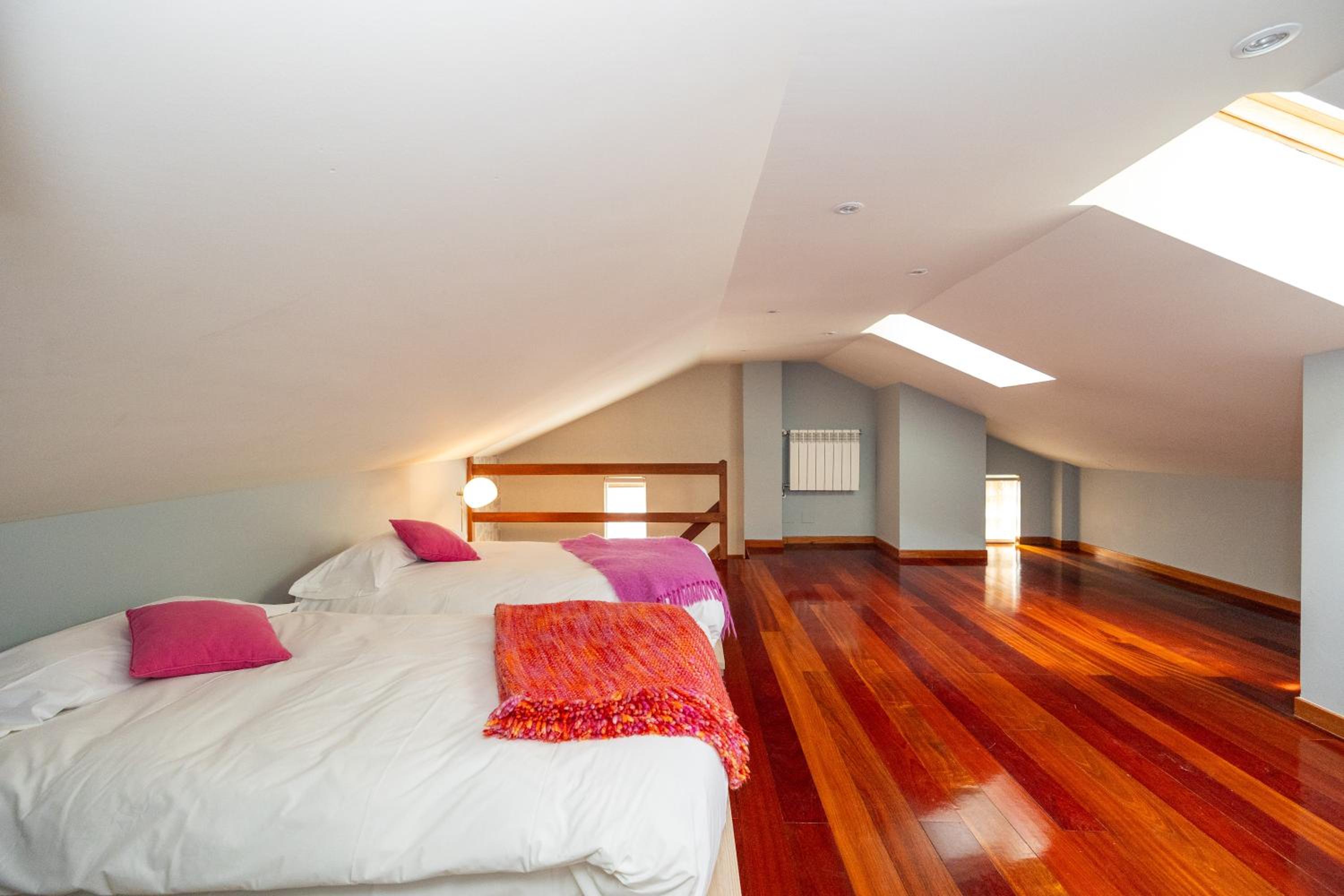Three-Bedroom Apartment with Mountain View photo 2
