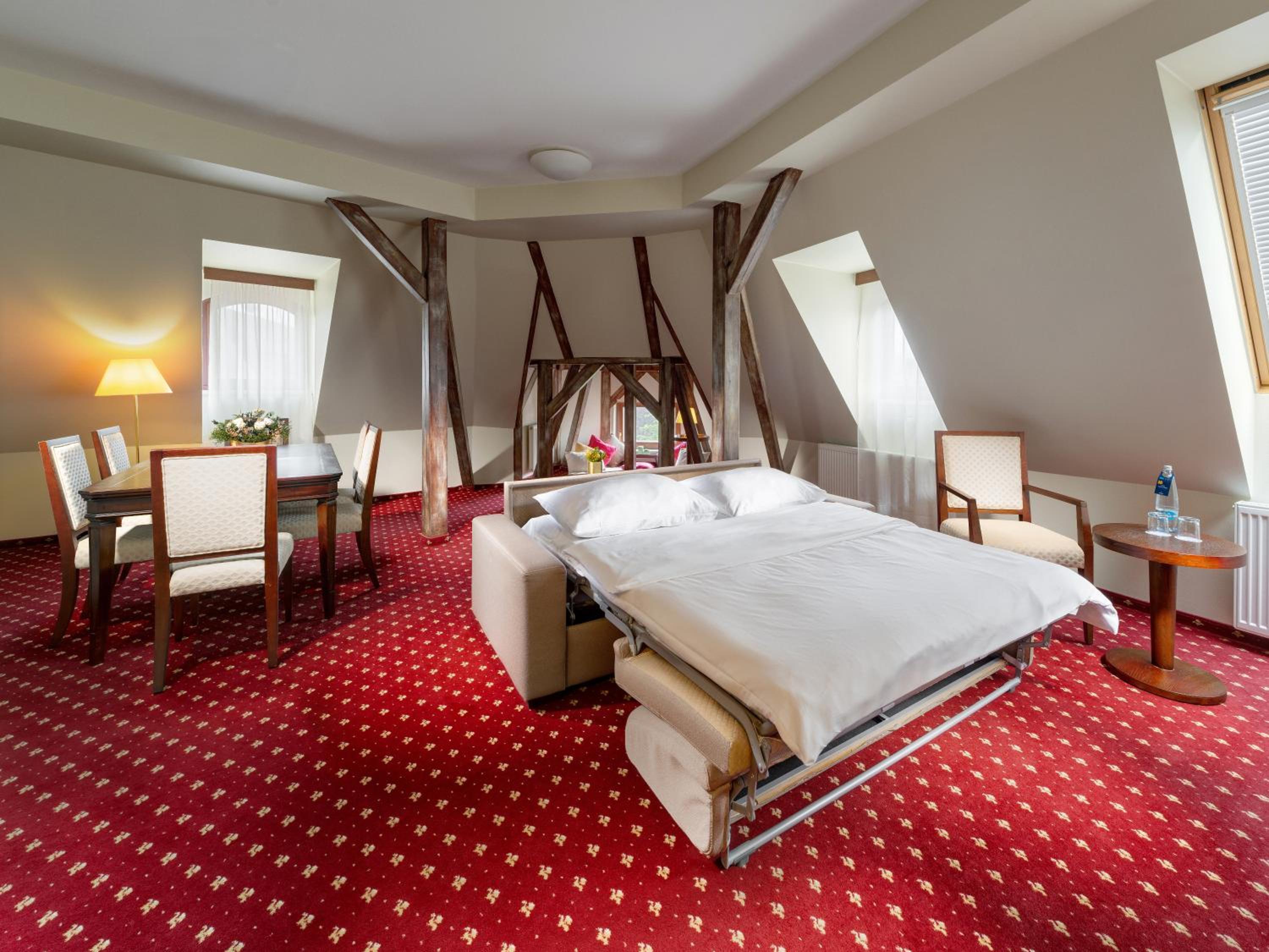 Suite with Mountain View - Photo 7