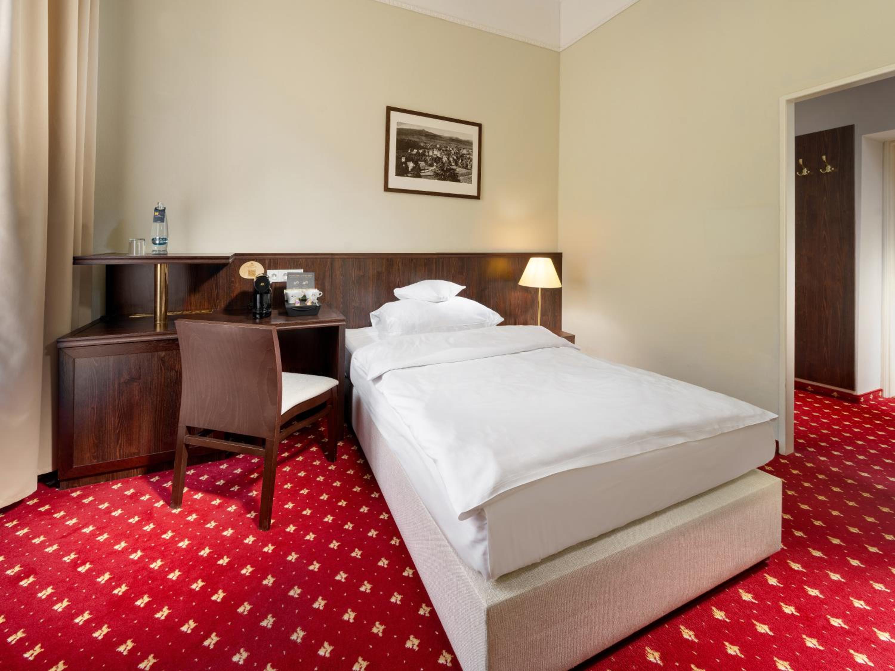 Available room thumbnail 5
