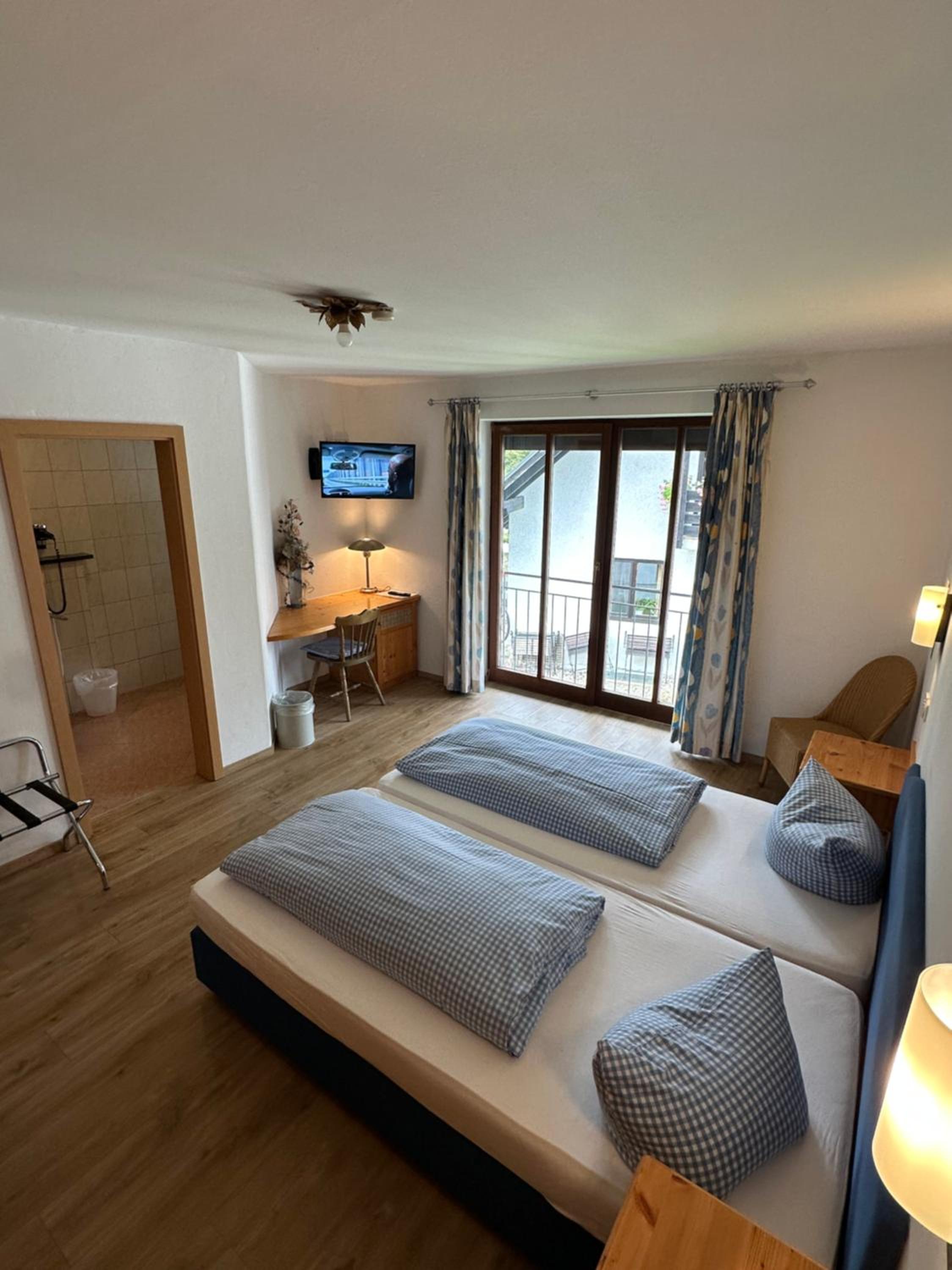 Double Room - Photo 13