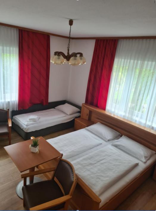 Budget Triple Room photo 2
