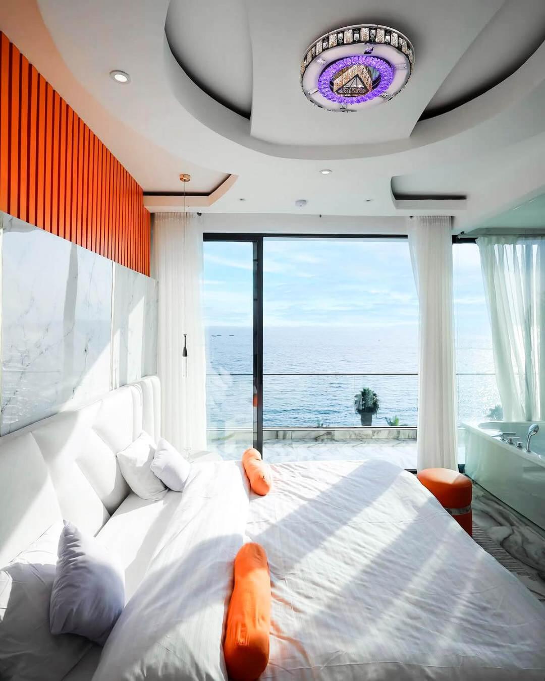 King Room with Balcony photo 1