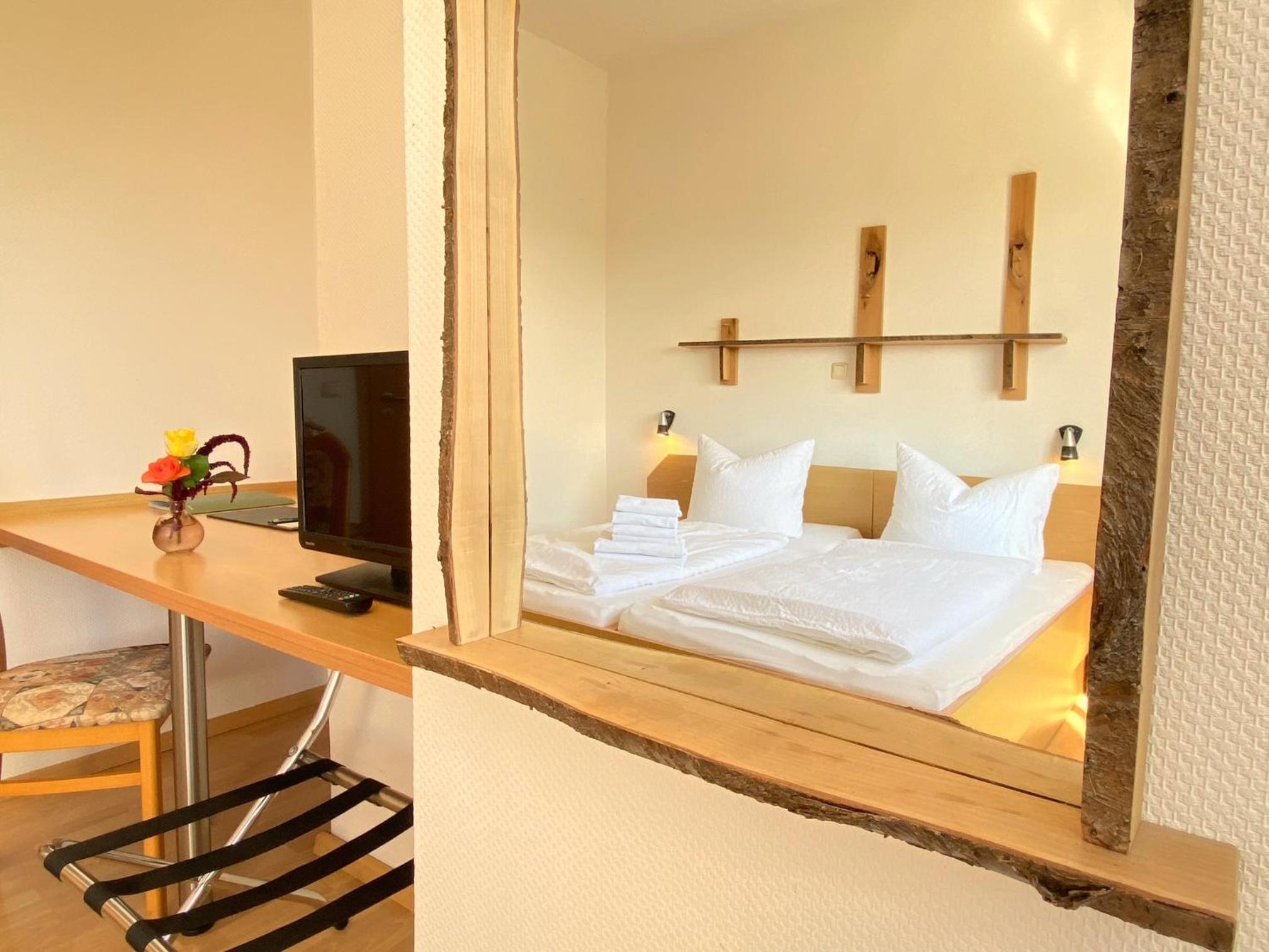 Economy Double Room photo 2