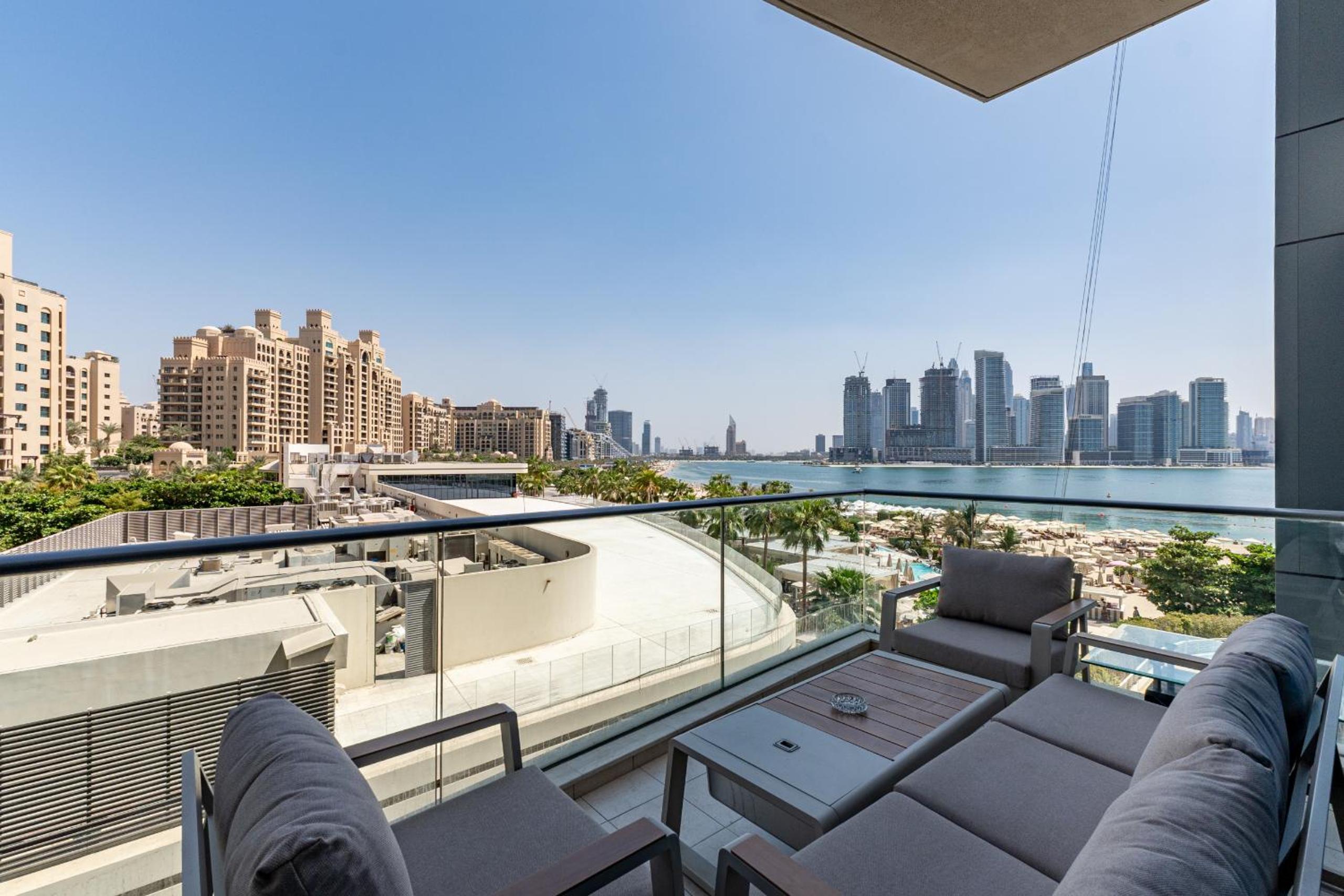 Three-Bedroom Apartment with Balcony photo 2