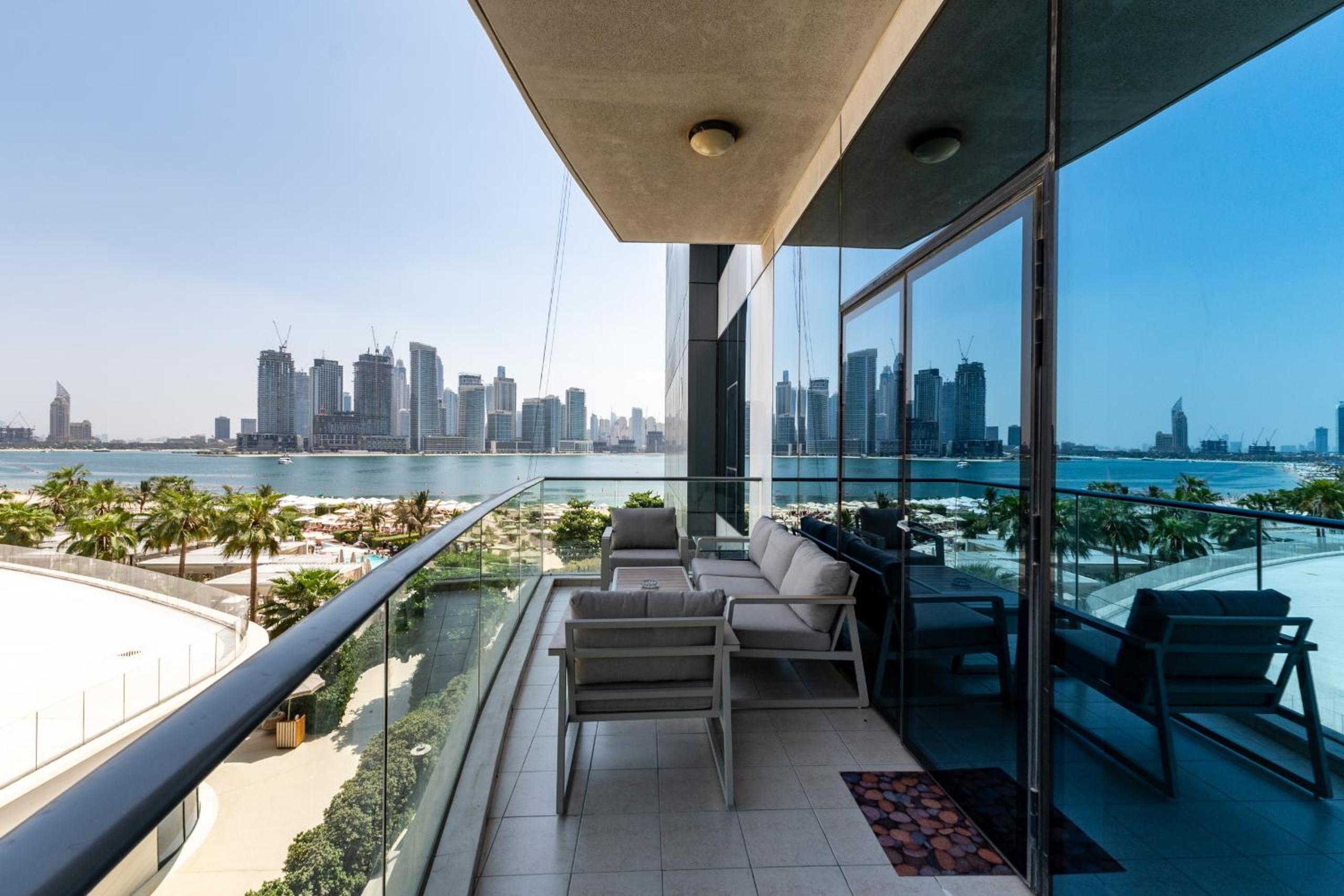 Three-Bedroom Apartment with Balcony photo 3