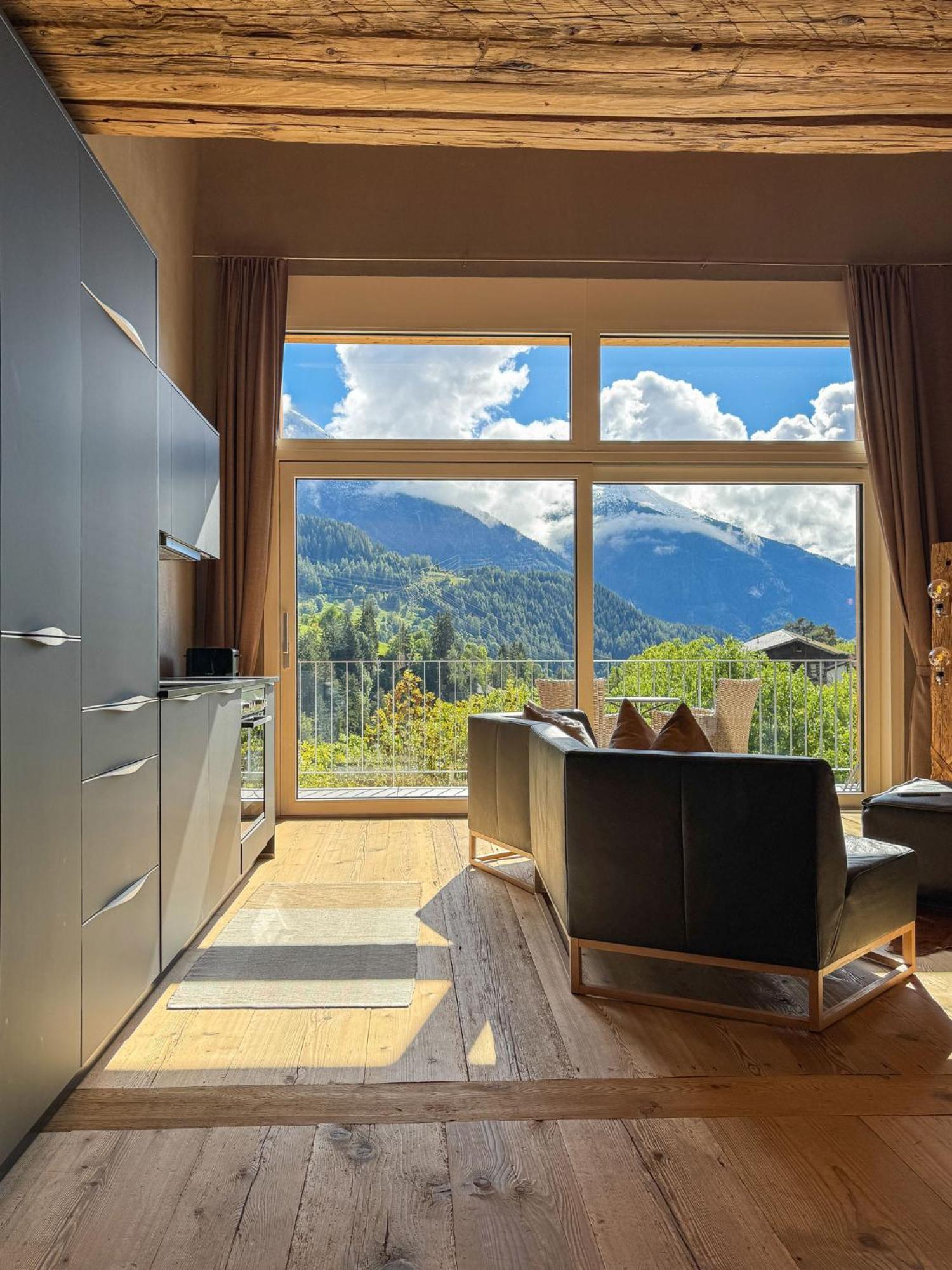 One-Bedroom Loft Apartment with Balcony photo 2