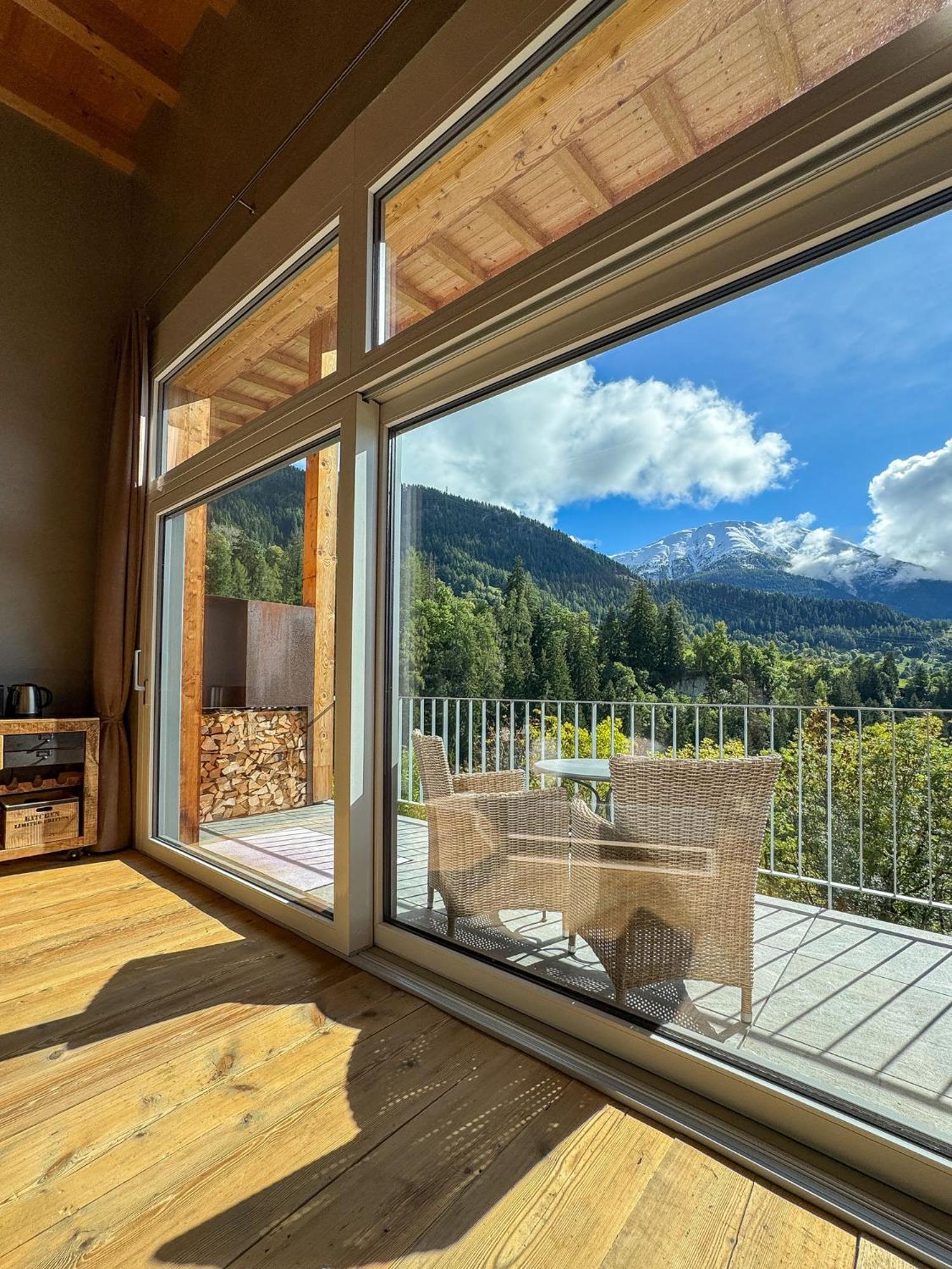 One-Bedroom Loft Apartment with Balcony photo 3