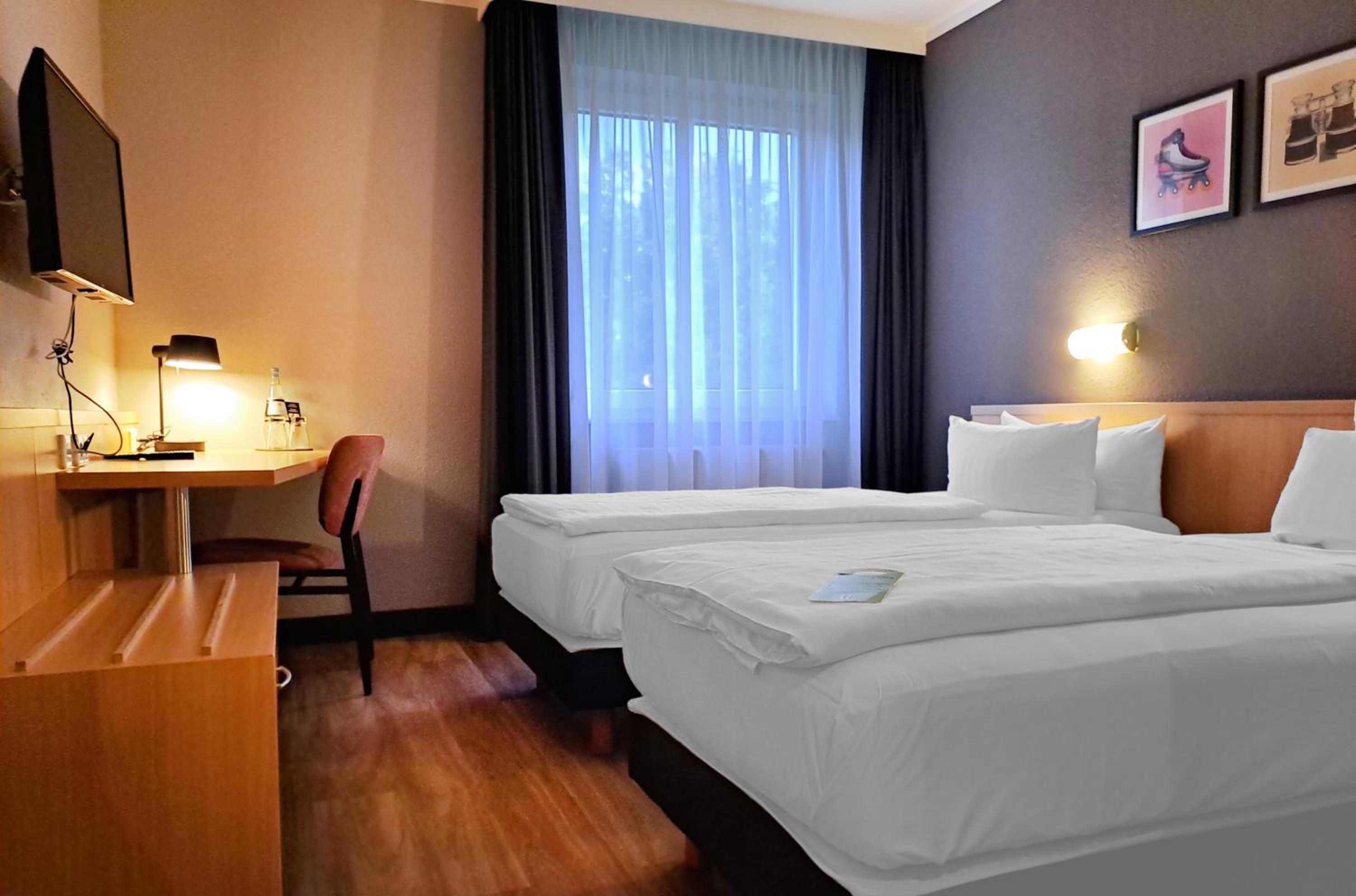 Standard Twin Room with Extra Bed