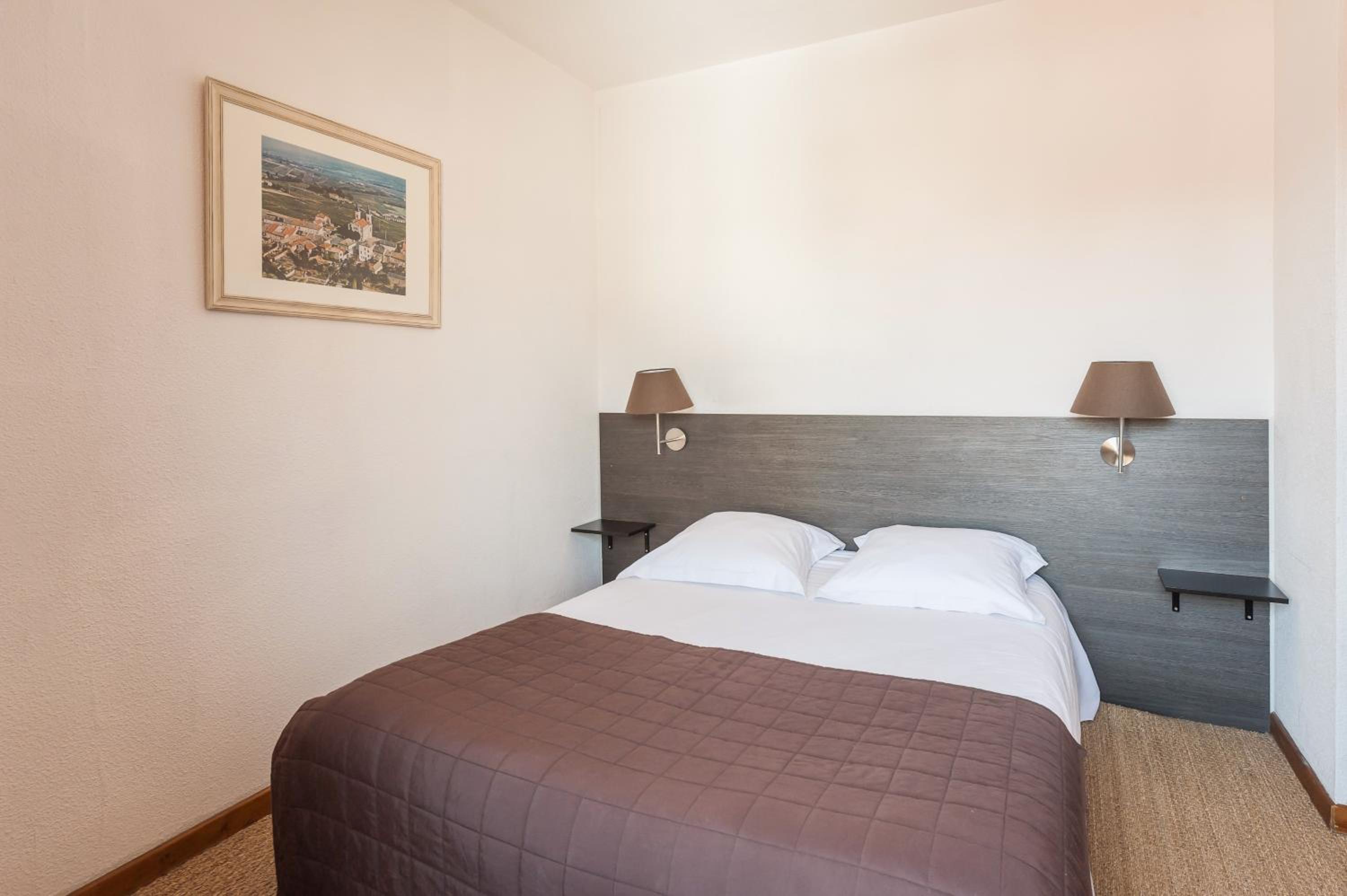 Double Room - Photo 8