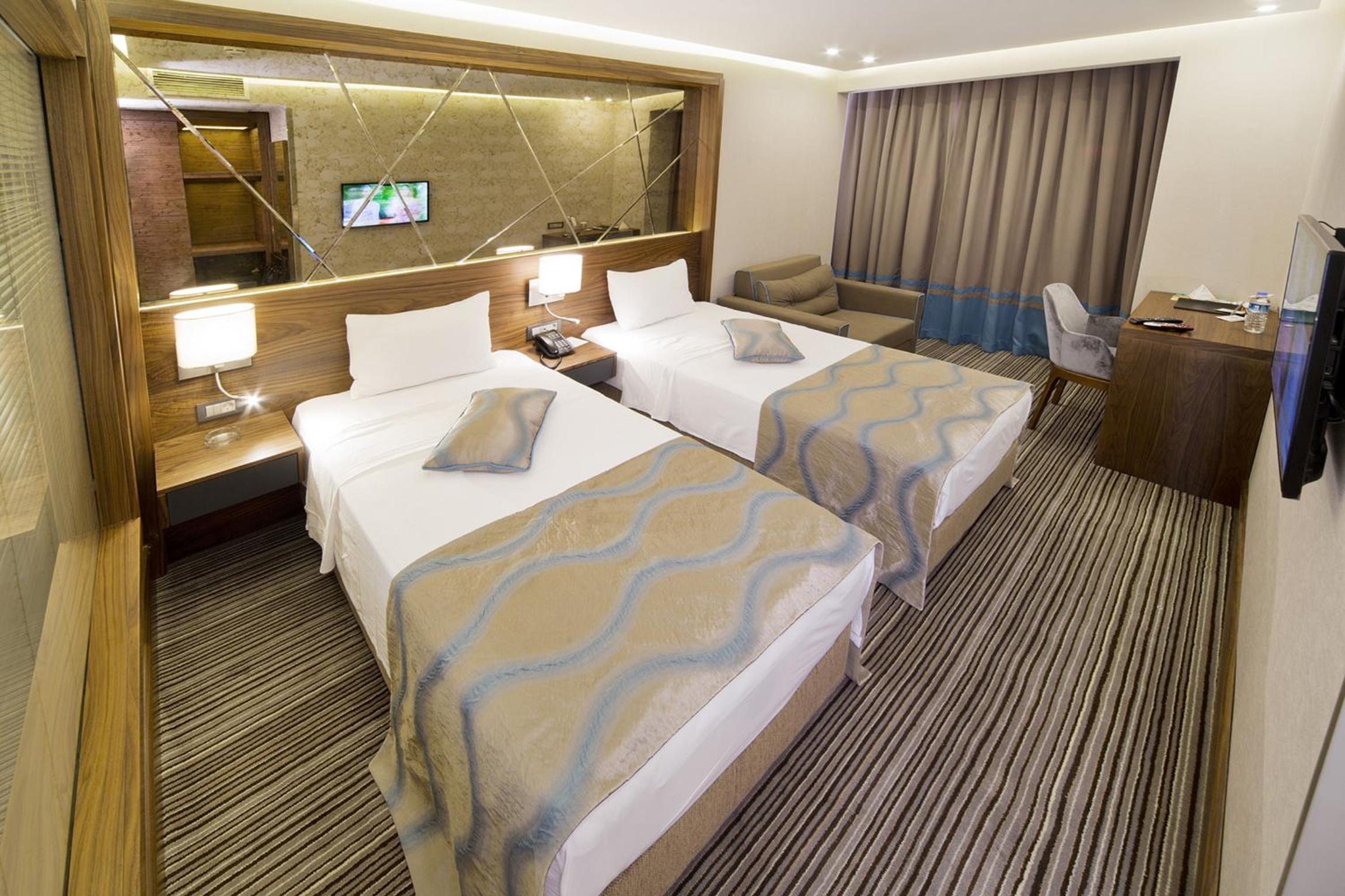Small Twin Room - Photo 16