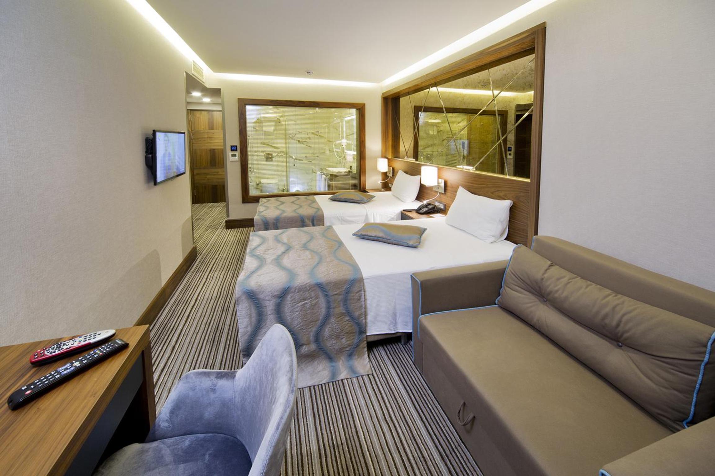 Quadruple Room - Photo 1