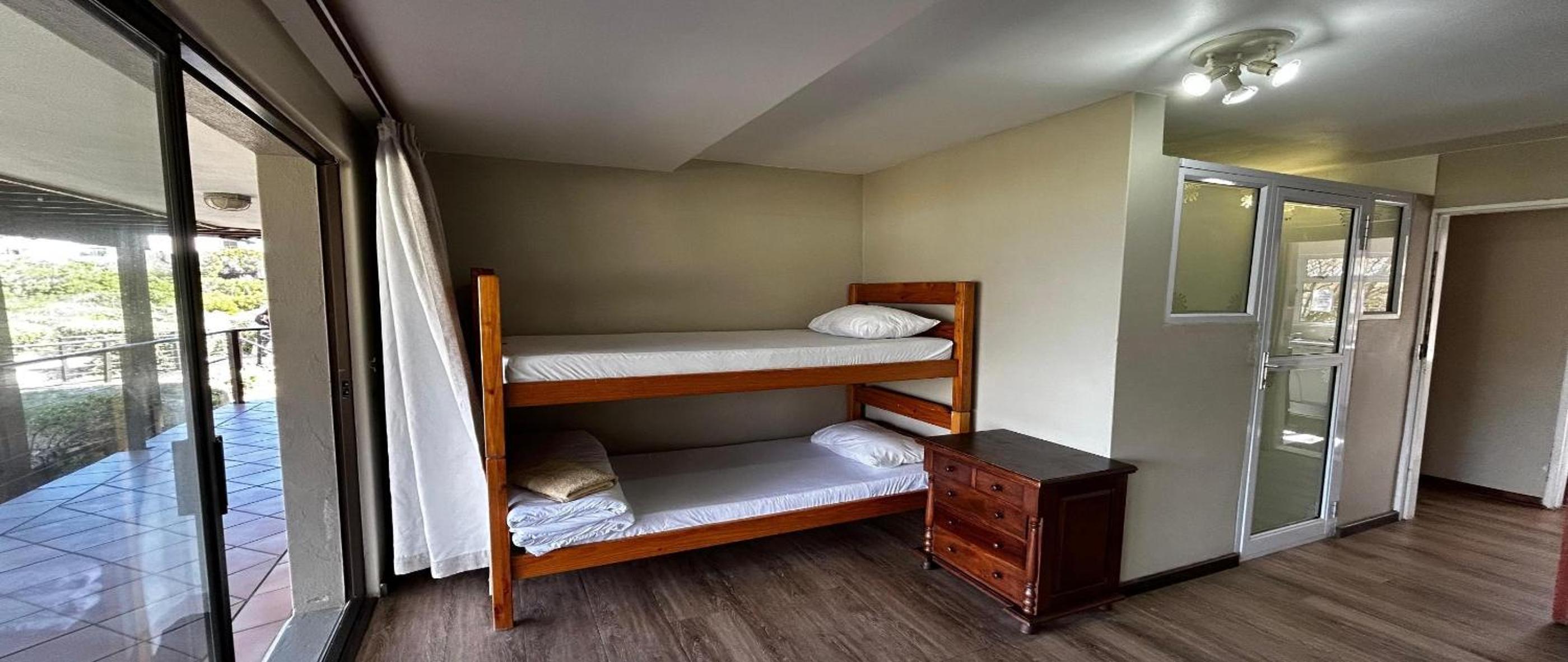 Bed in 4-Bed Mixed Dormitory Room photo 2