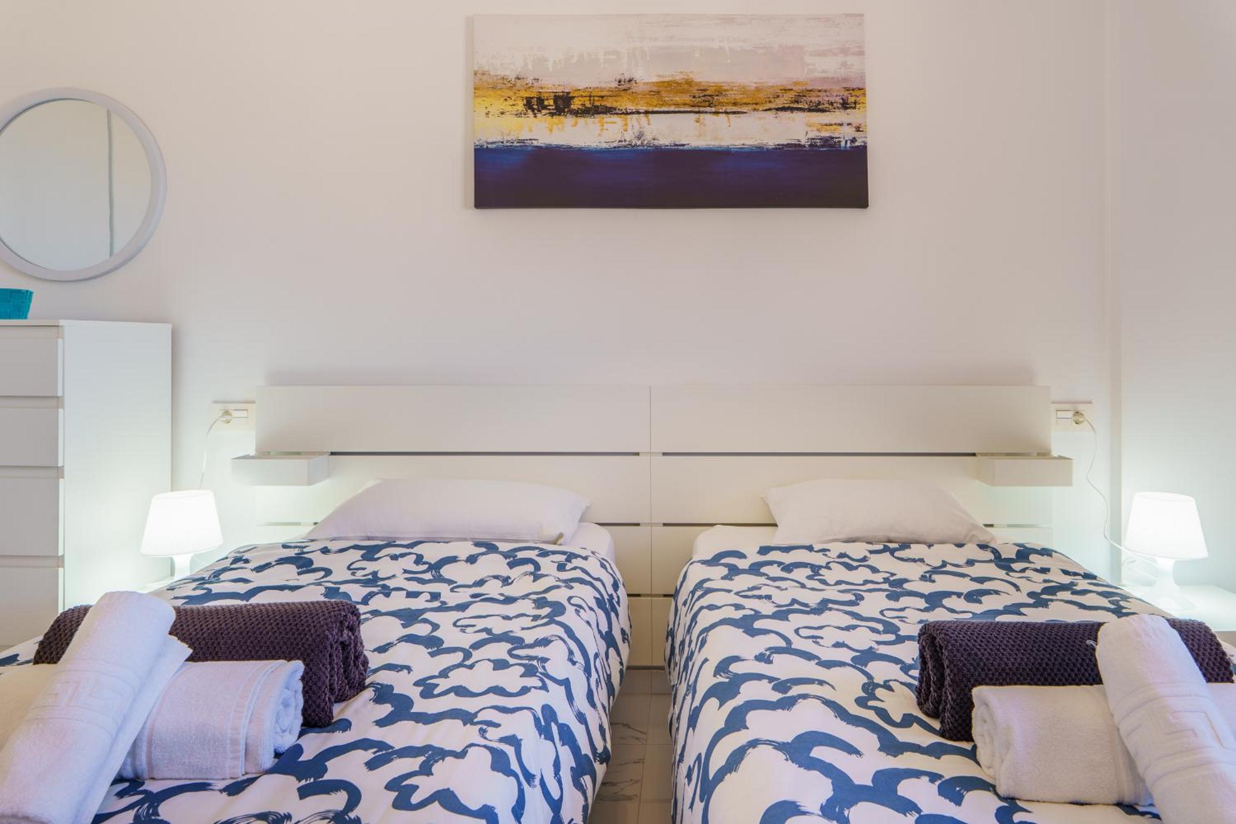 One-Bedroom Apartment with Sea View and Balcony photo 3