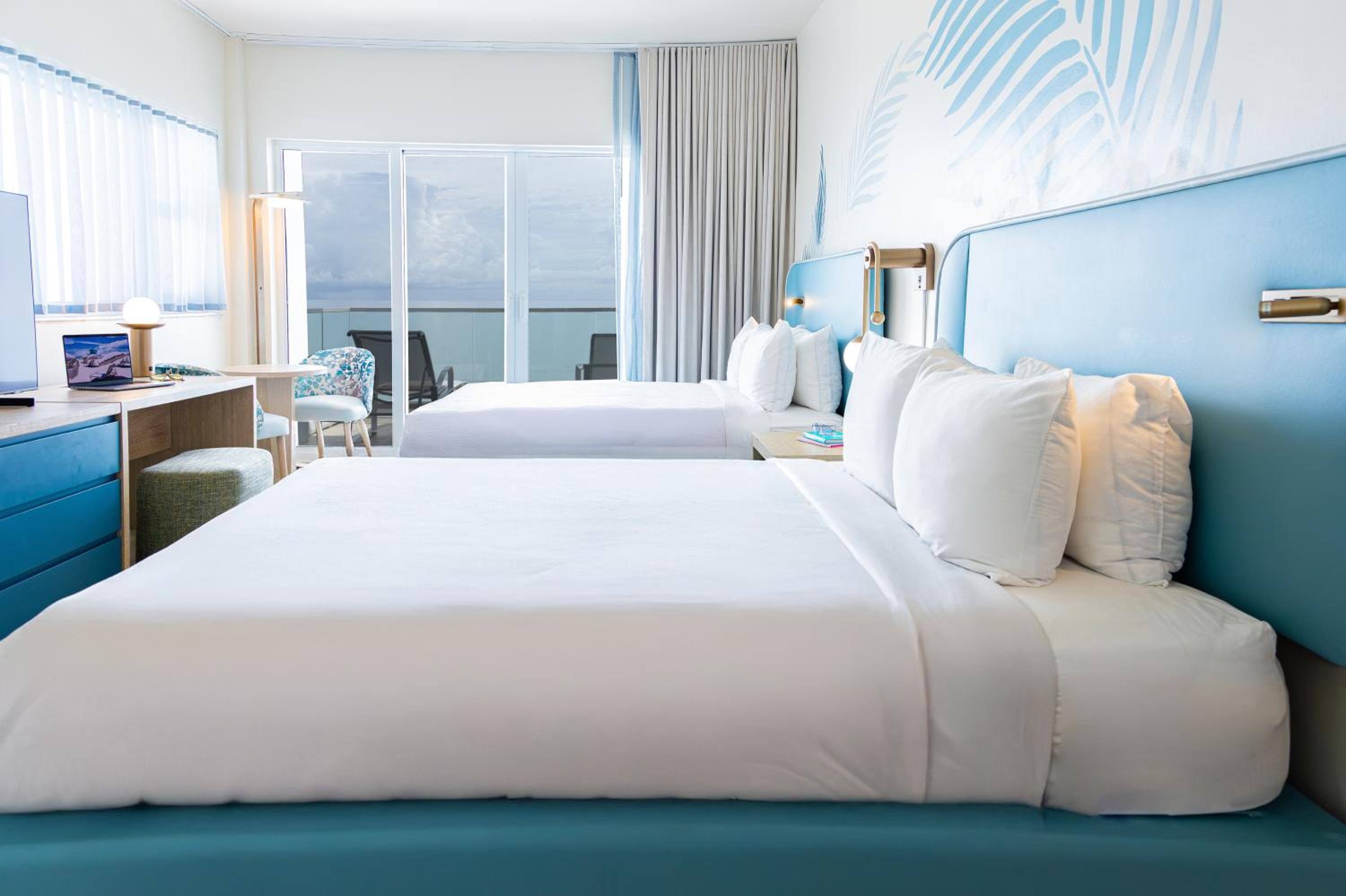 Deluxe Oceanfront Double Queen with Balcony - Photo 7