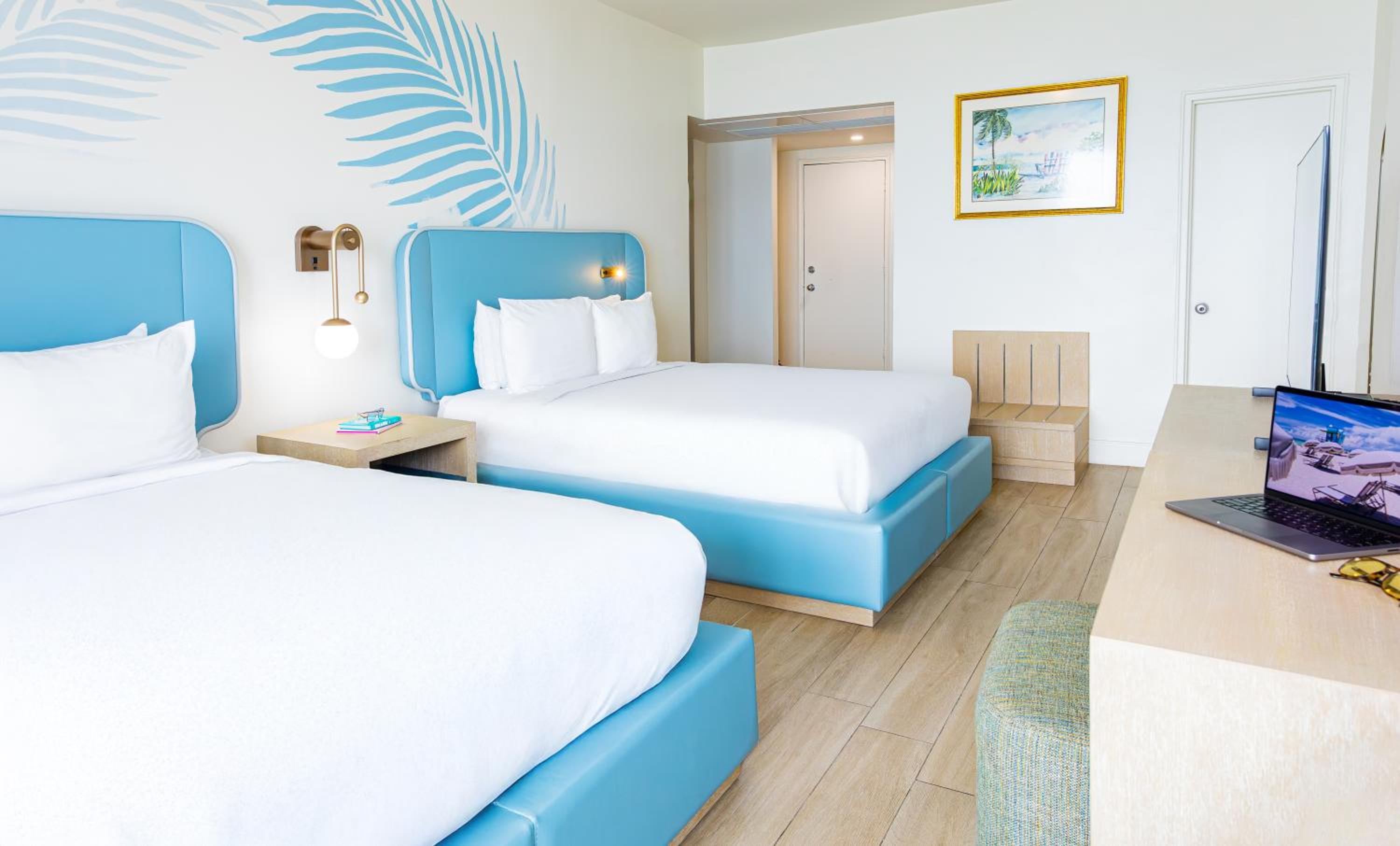 Deluxe Oceanfront Double Queen with Balcony - Photo 6