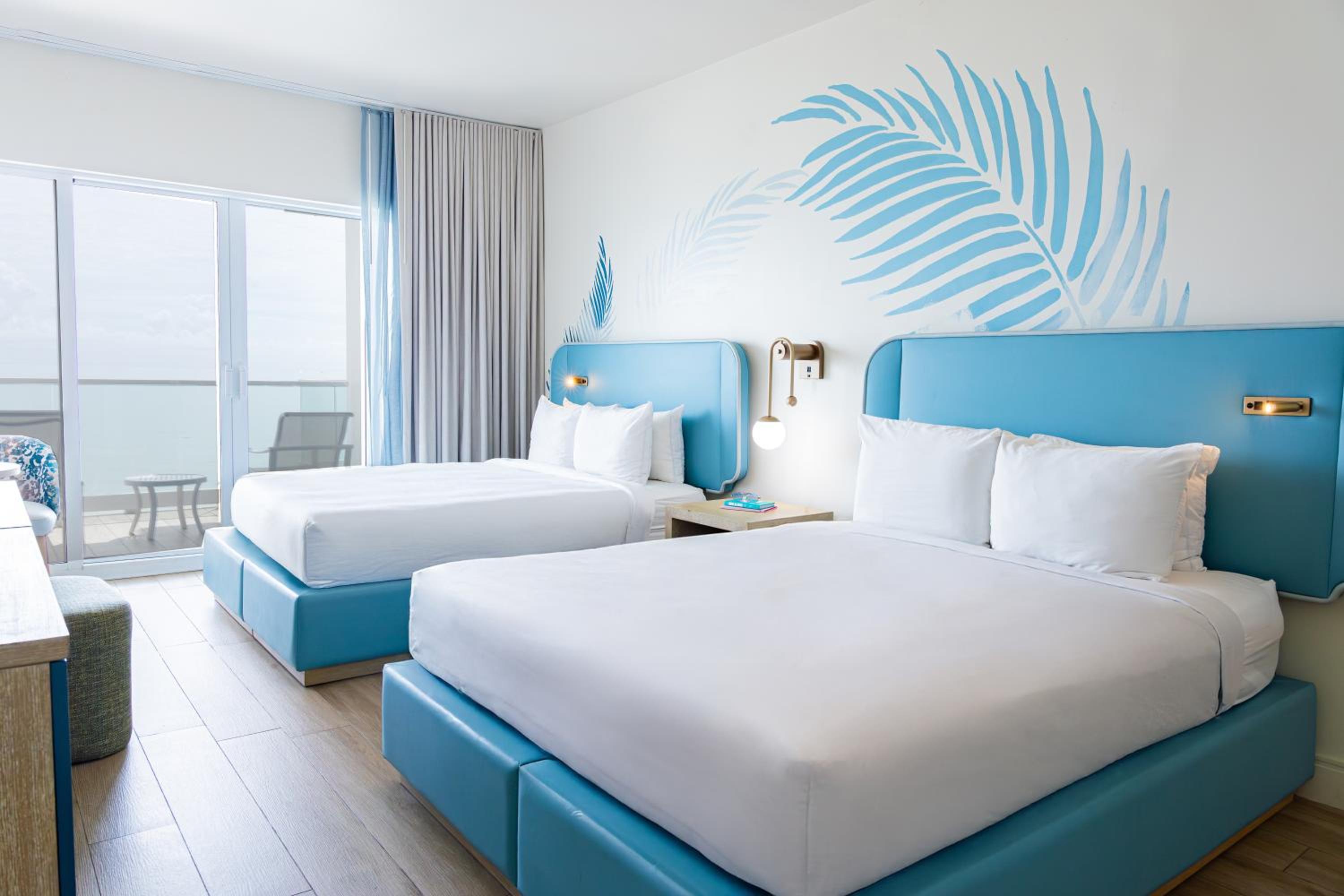 Deluxe Oceanfront Double Queen with Balcony - Photo 5