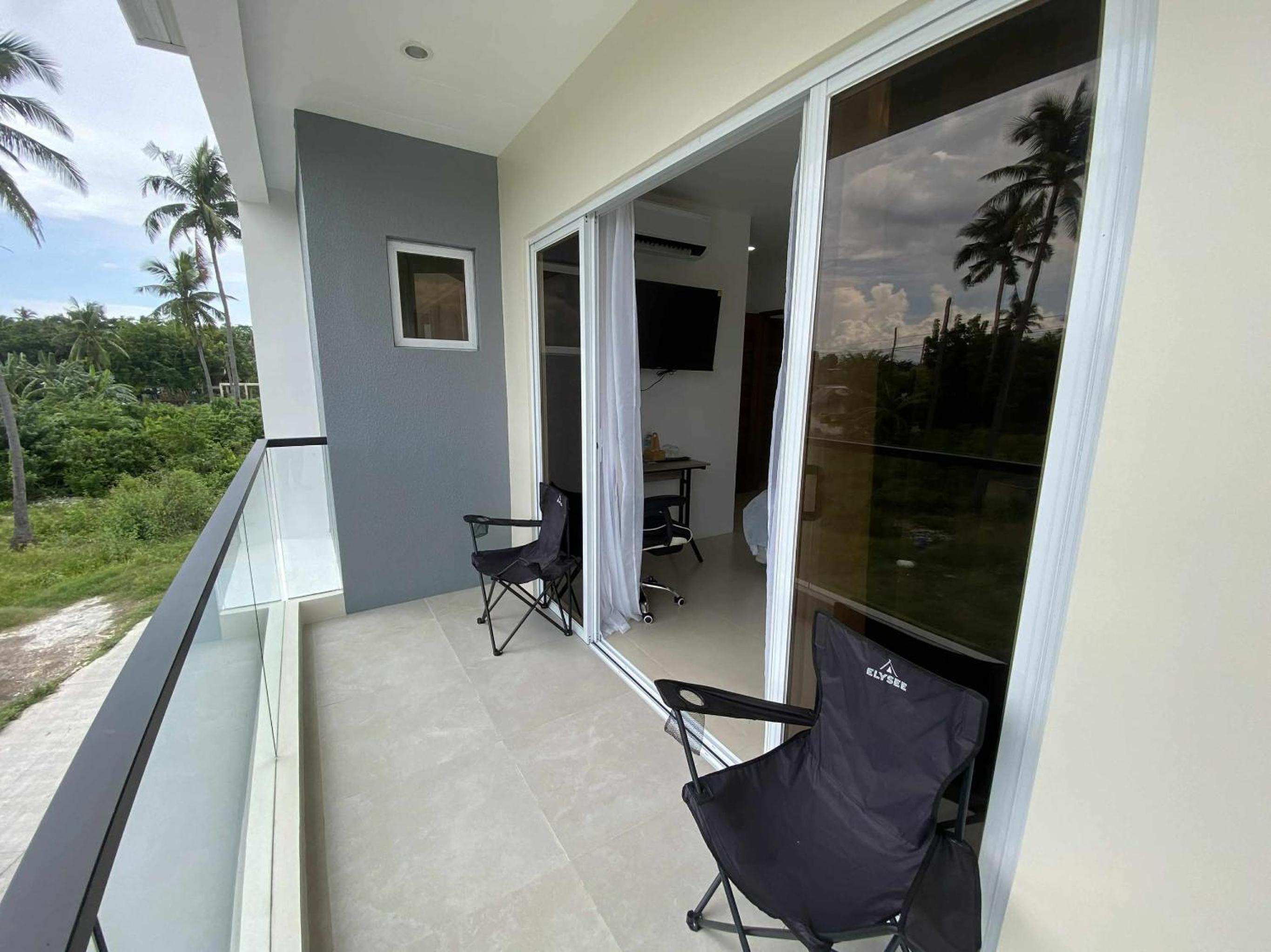 Double Room with Balcony (2 Adults + 1 Child) photo 2
